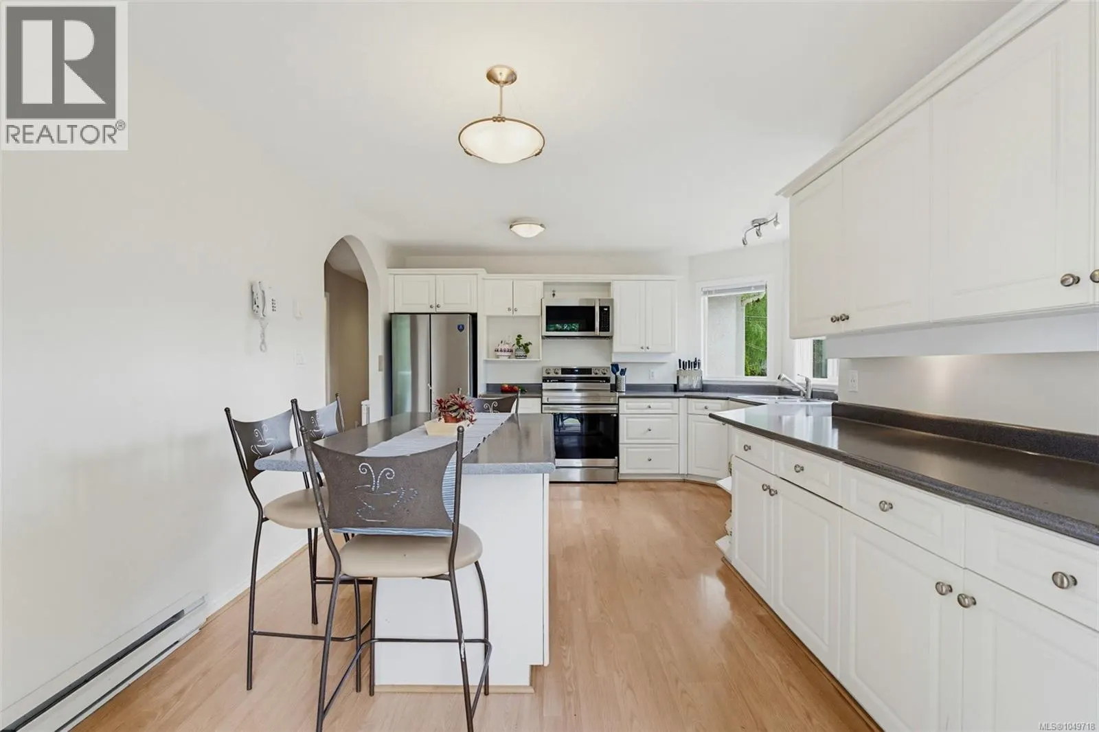 840 Tillicum Rd