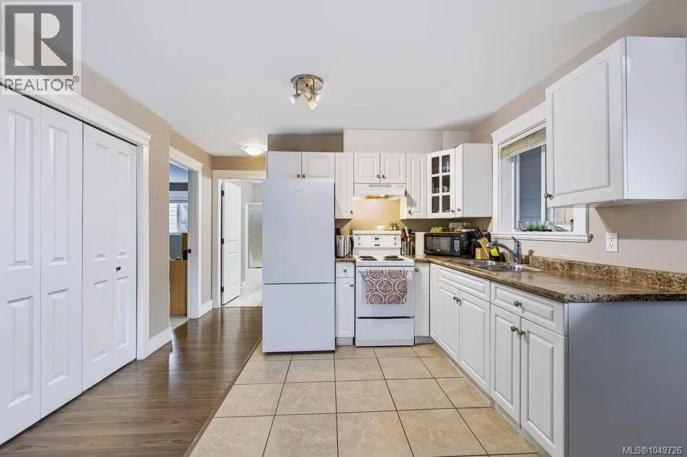 3439 Mary Anne Cres