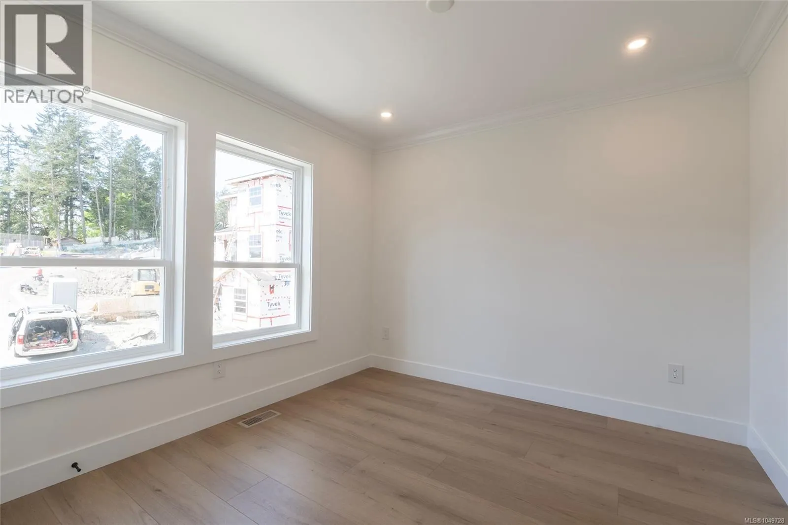 565 Belford Pl