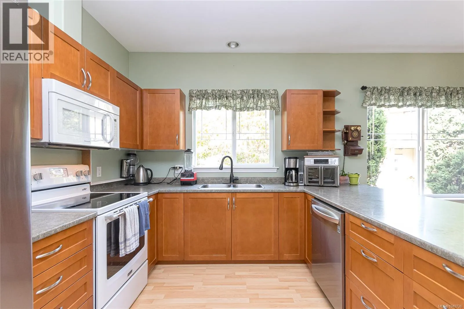 7921 Polo Park Cres