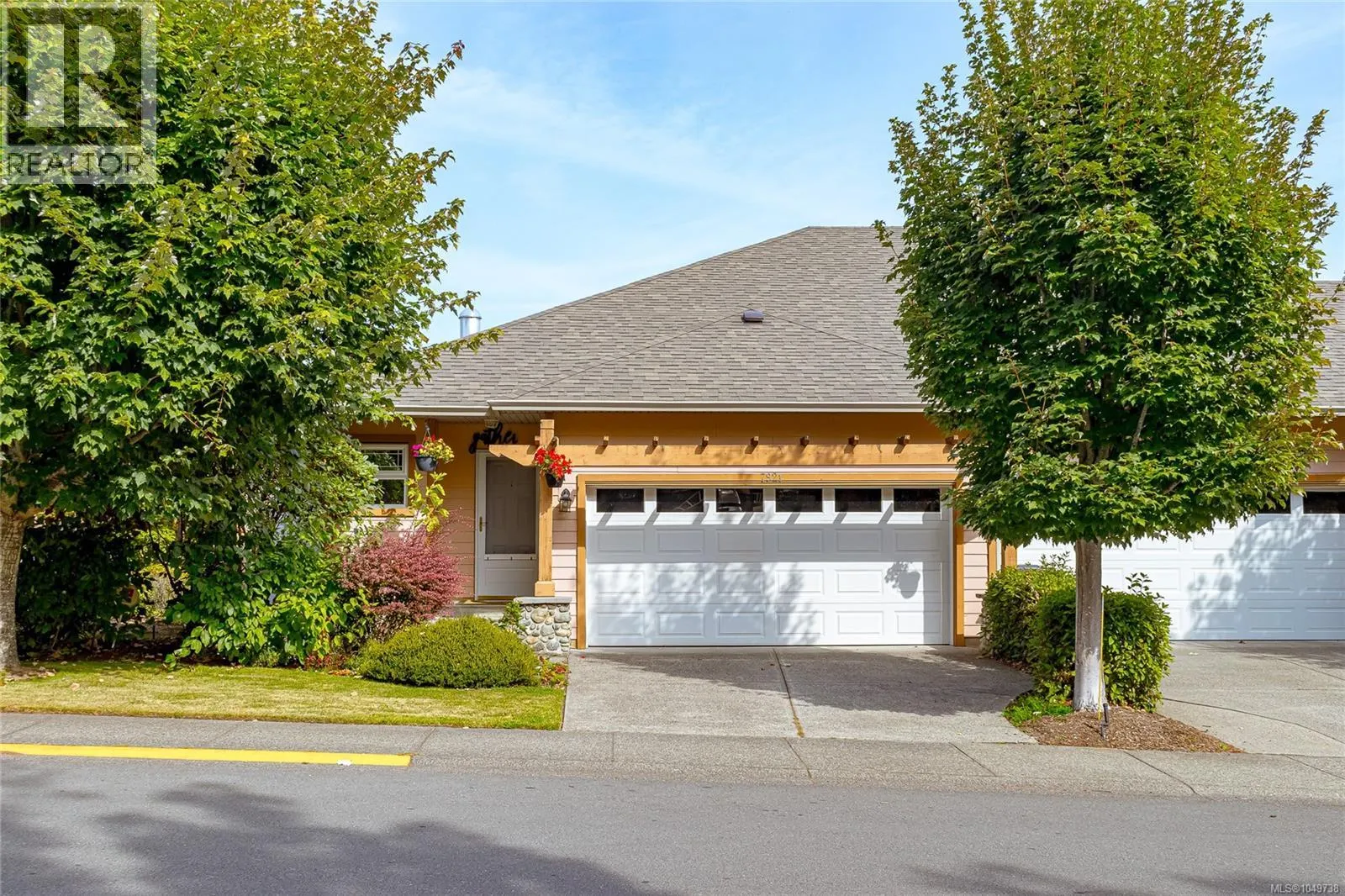7921 Polo Park Cres