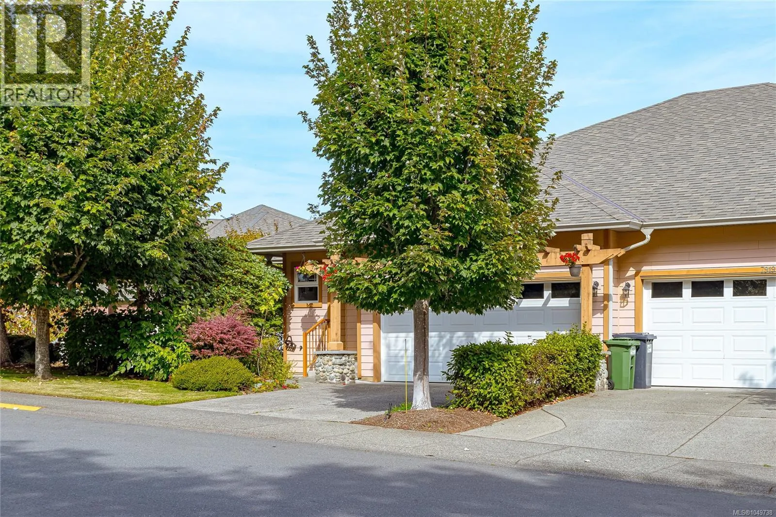 7921 Polo Park Cres