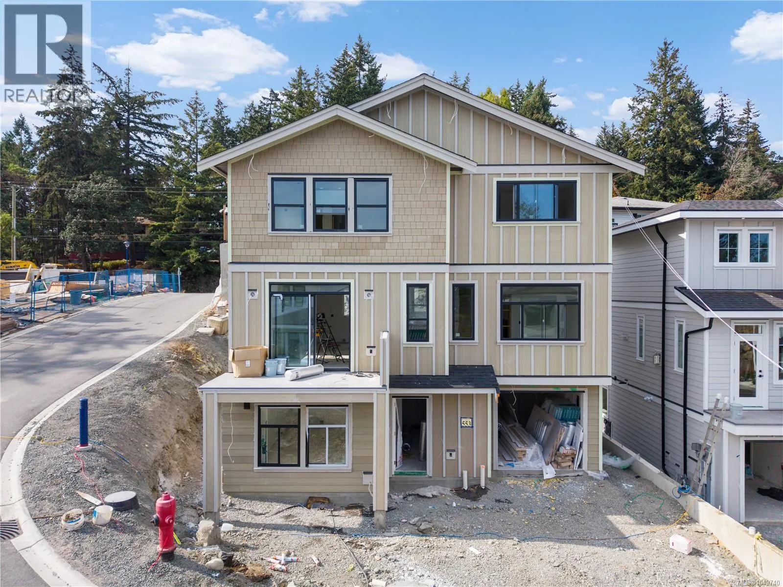 553 Belford Pl