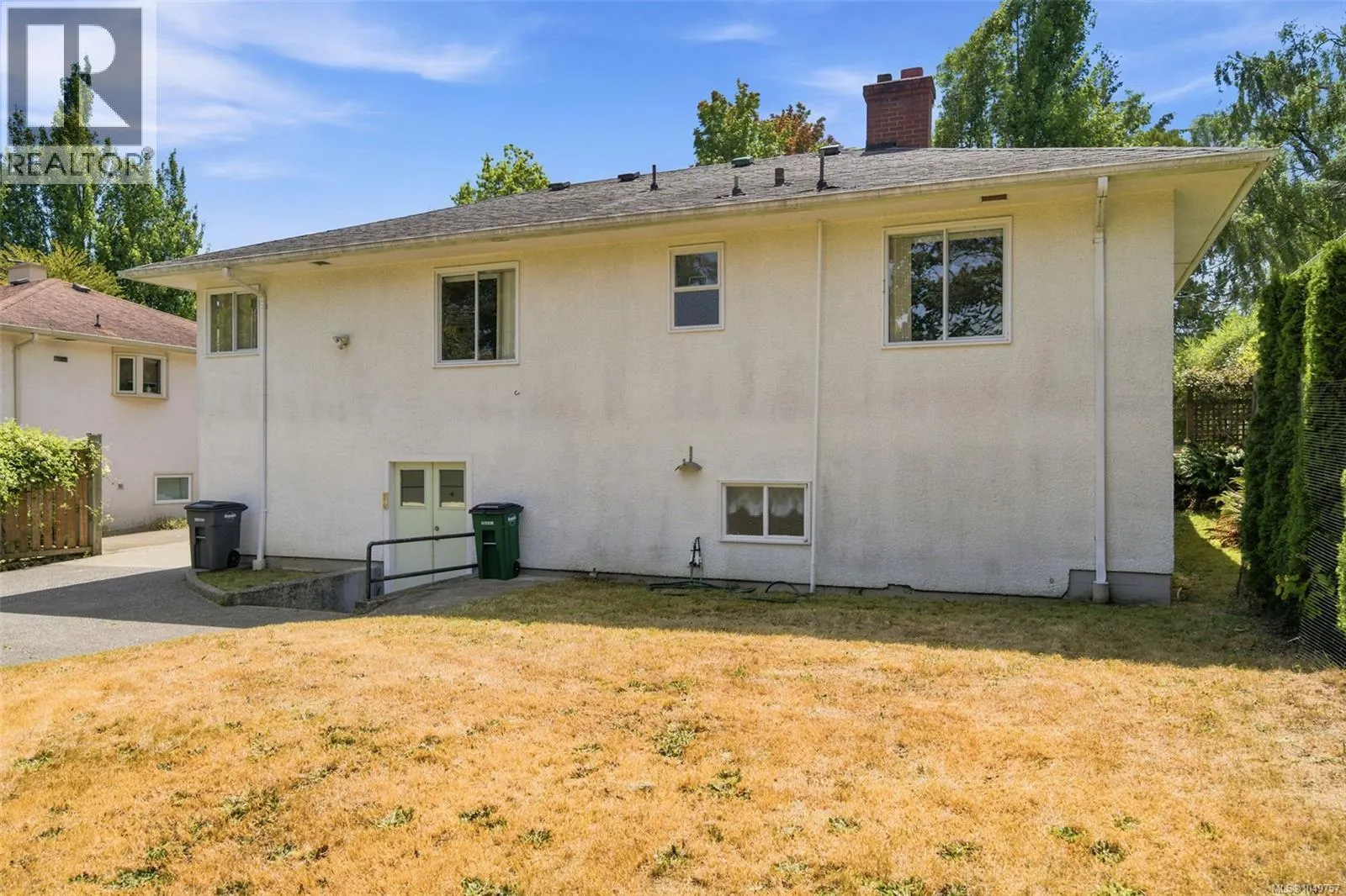 2430 Camelot Rd