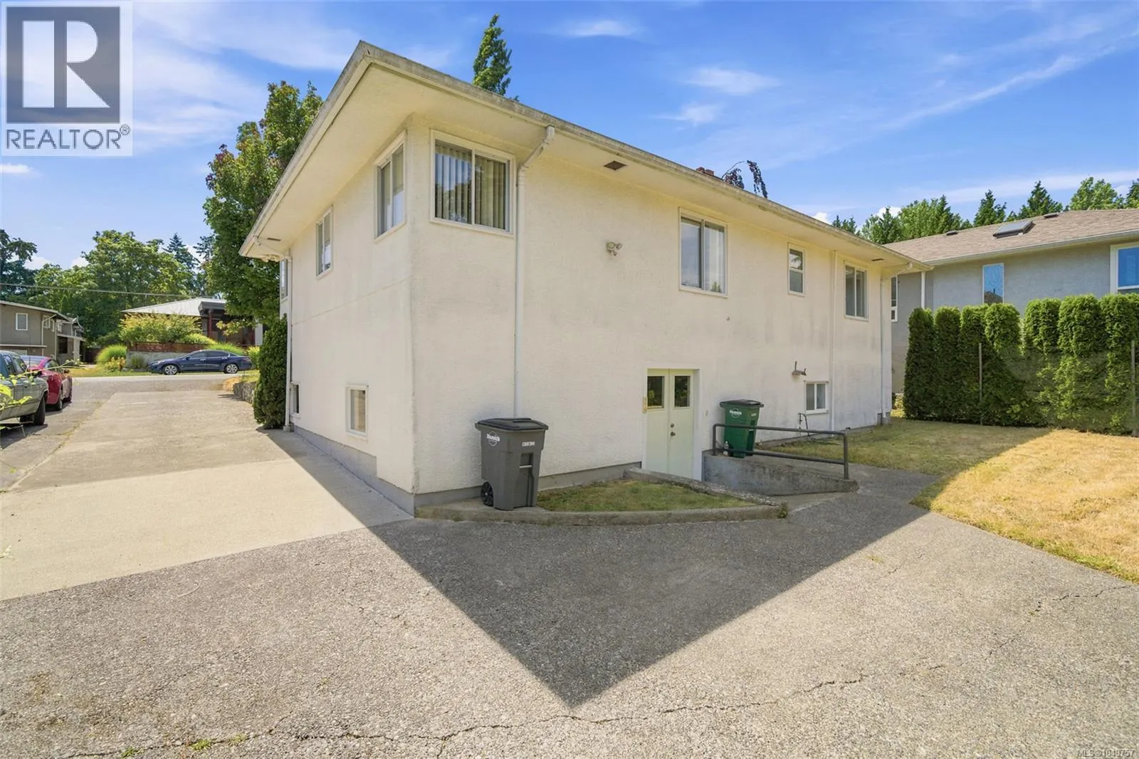 2430 Camelot Rd