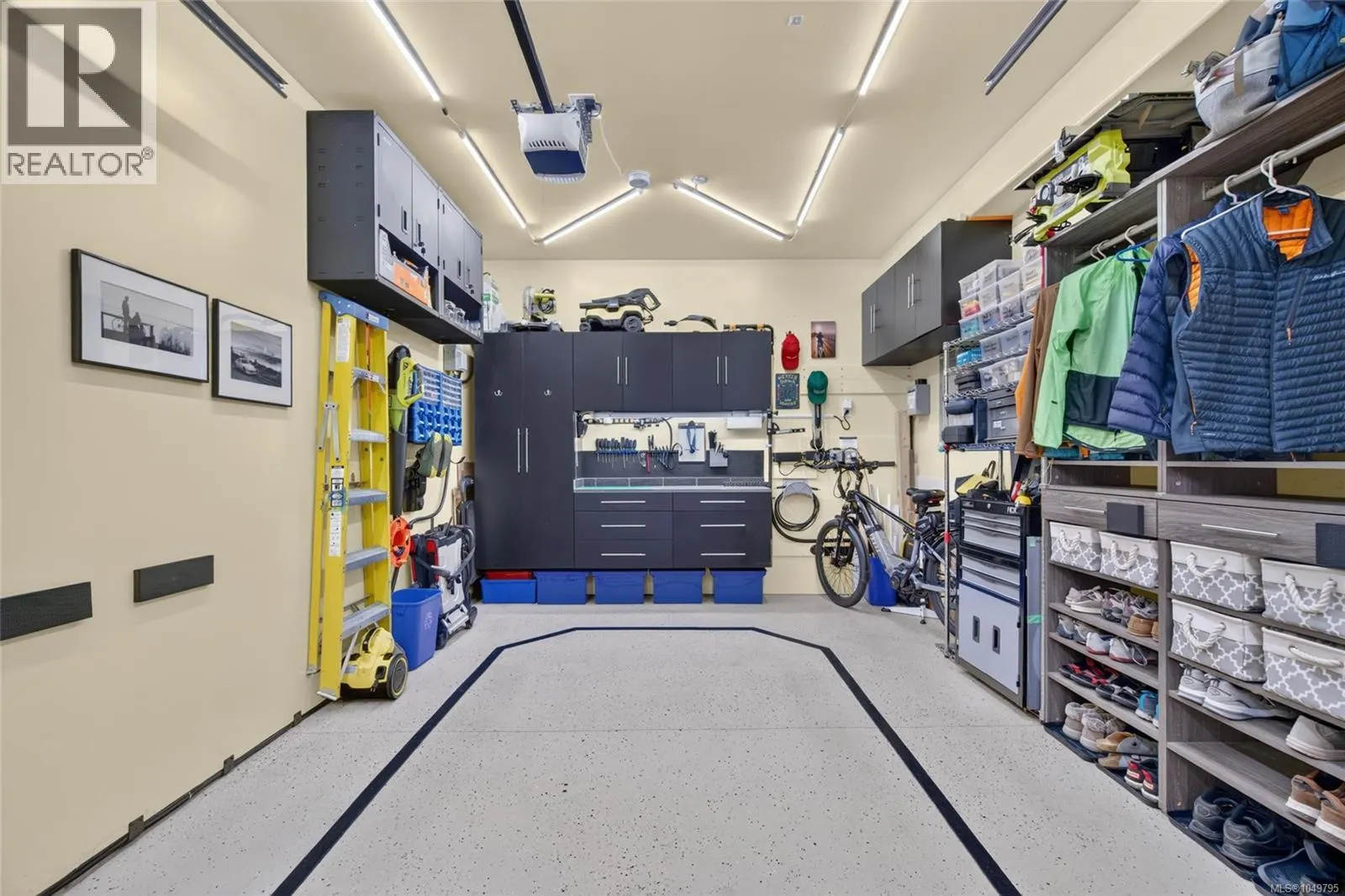 2B 7250 West Saanich Rd