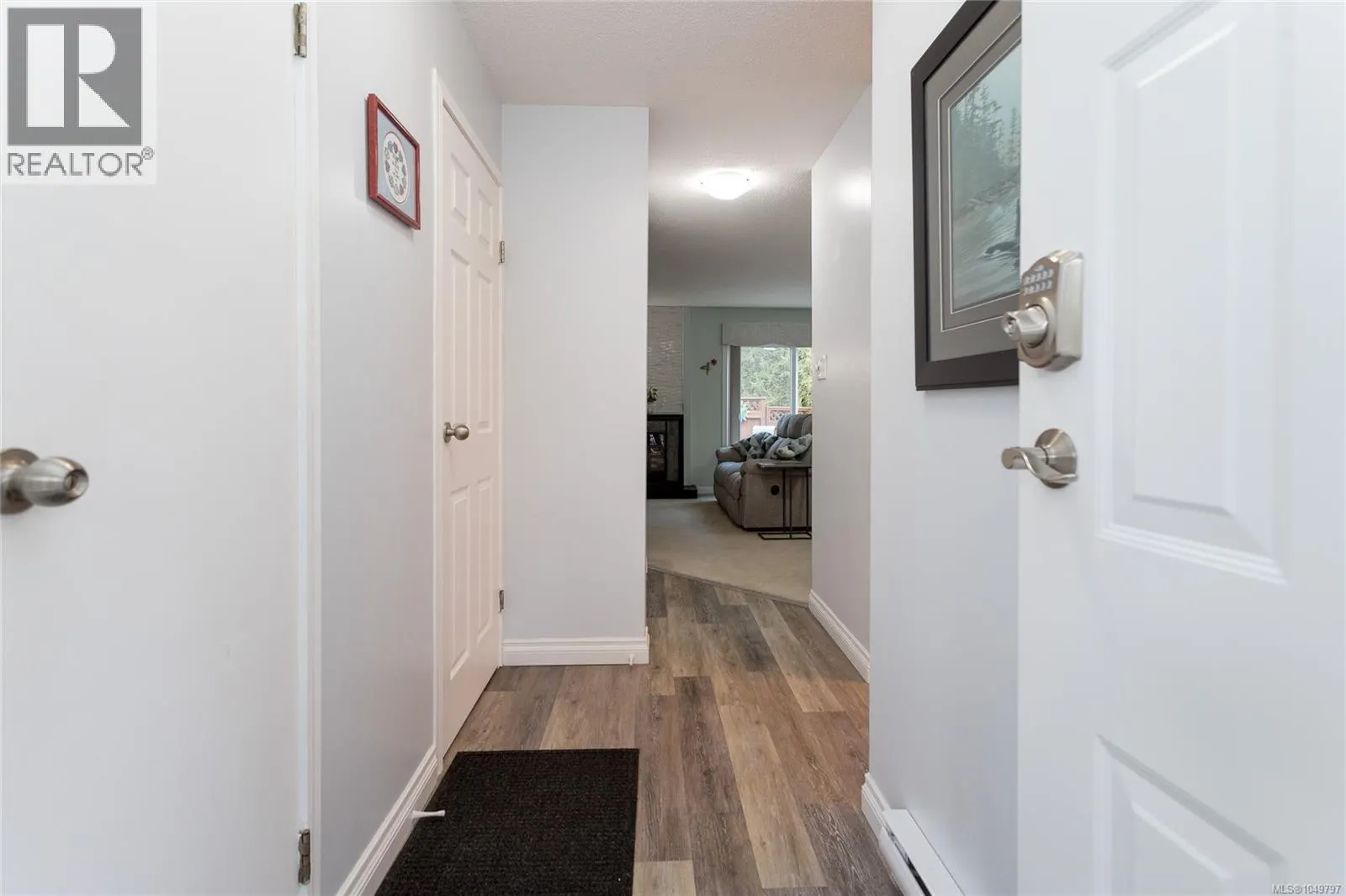 904 640 Broadway St
