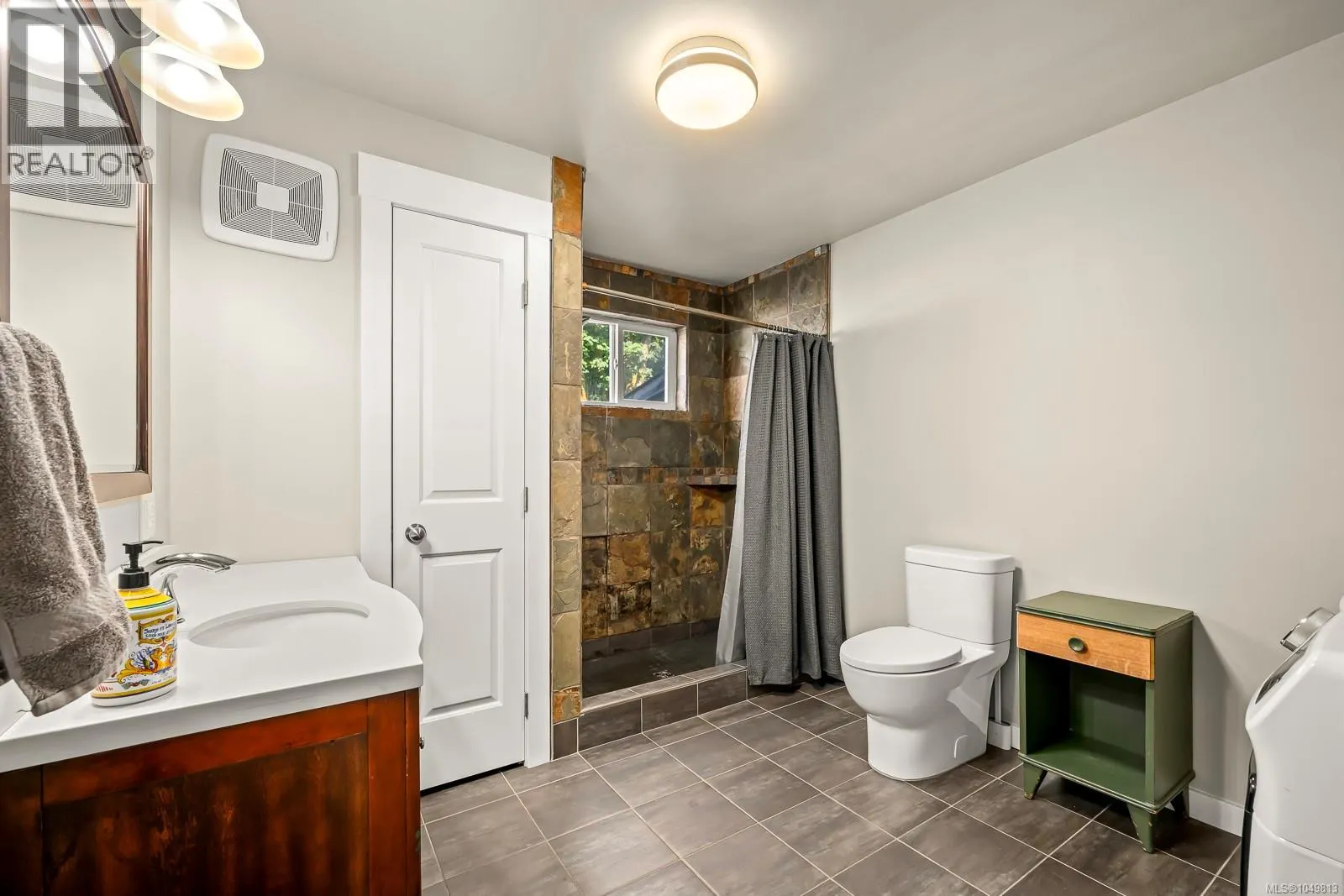 2612 Dunsmuir Ave