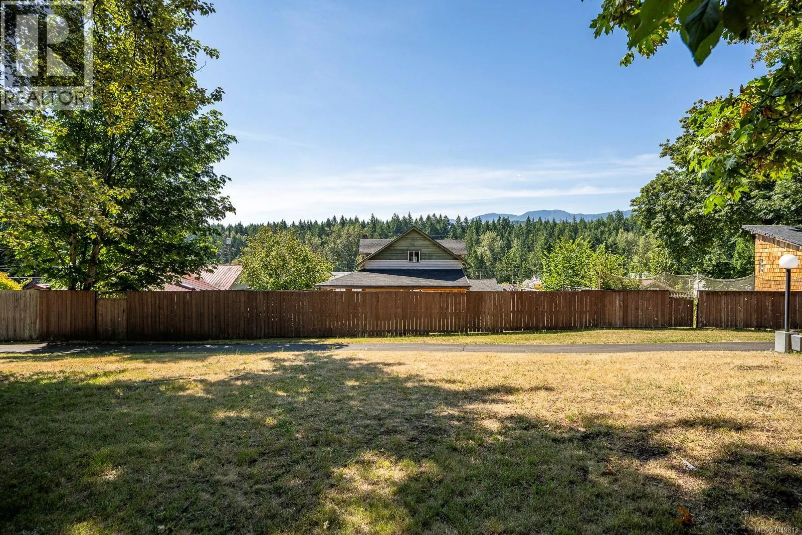 2612 Dunsmuir Ave