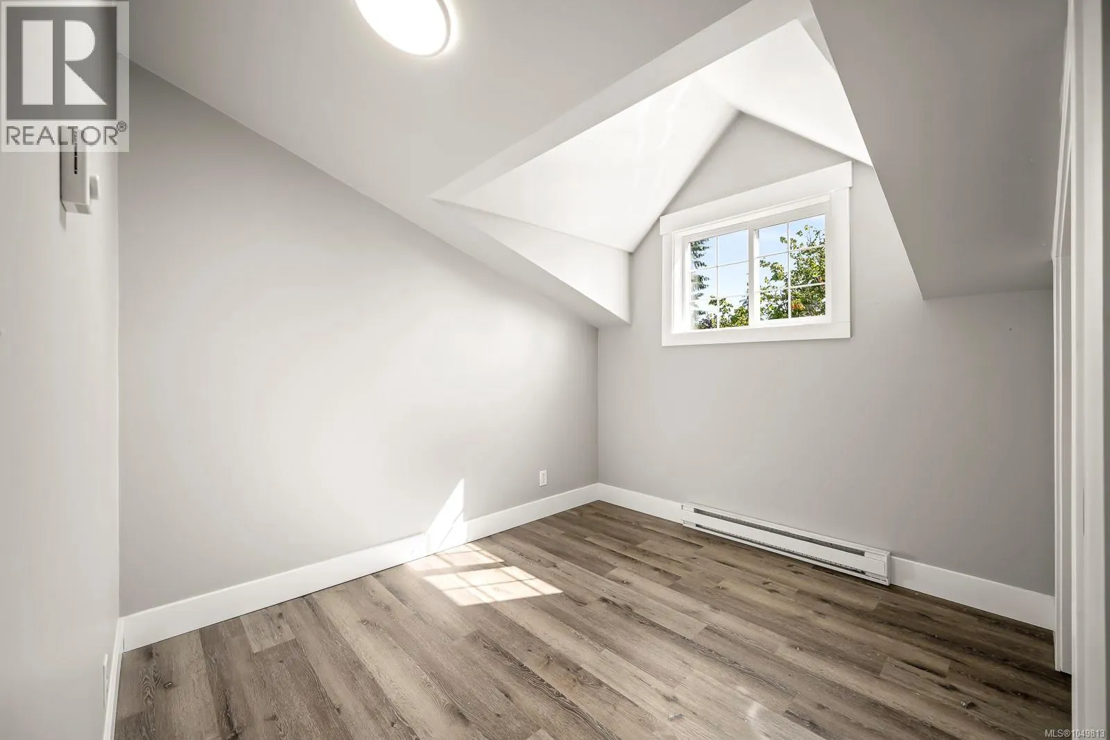 2612 Dunsmuir Ave