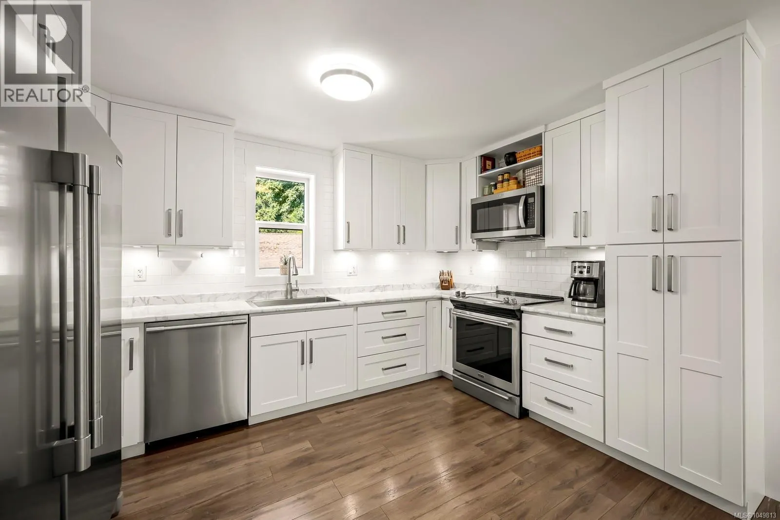 2612 Dunsmuir Ave