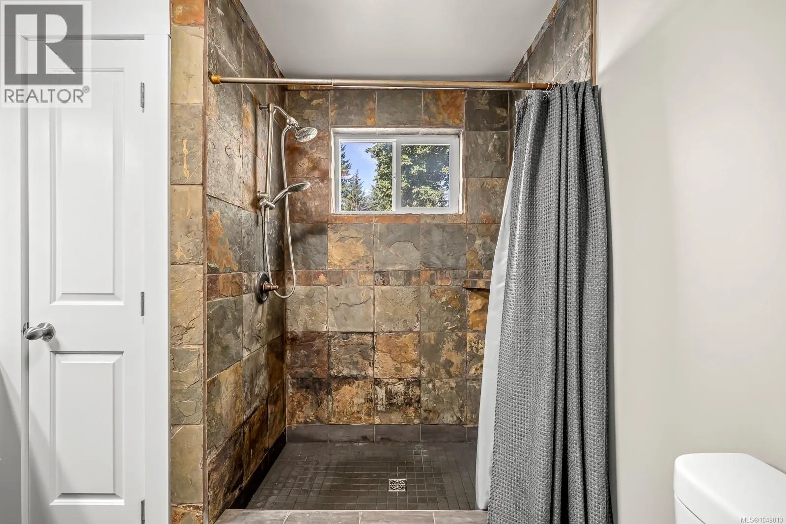 2612 Dunsmuir Ave