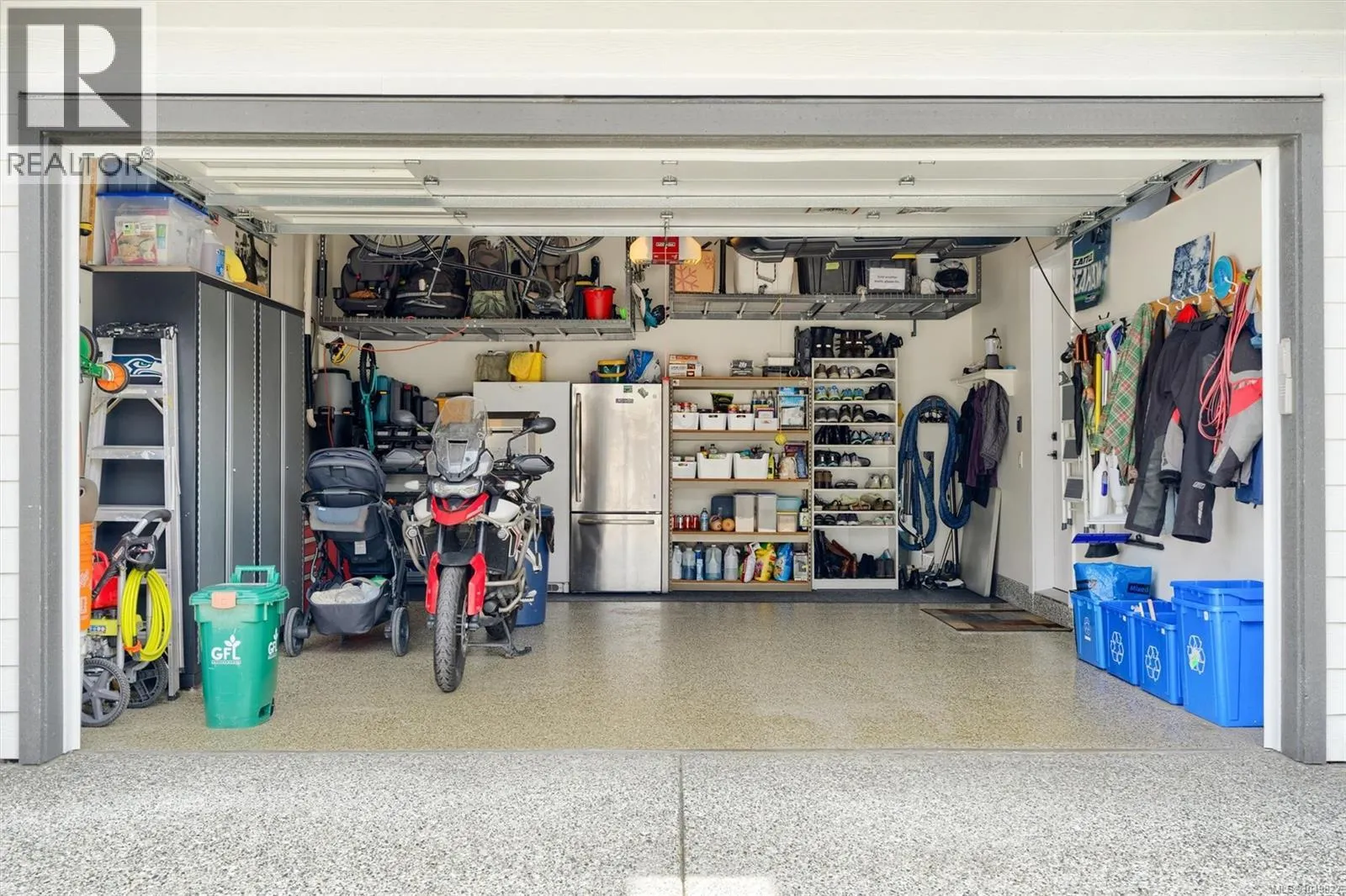 2423 Azurite Cres