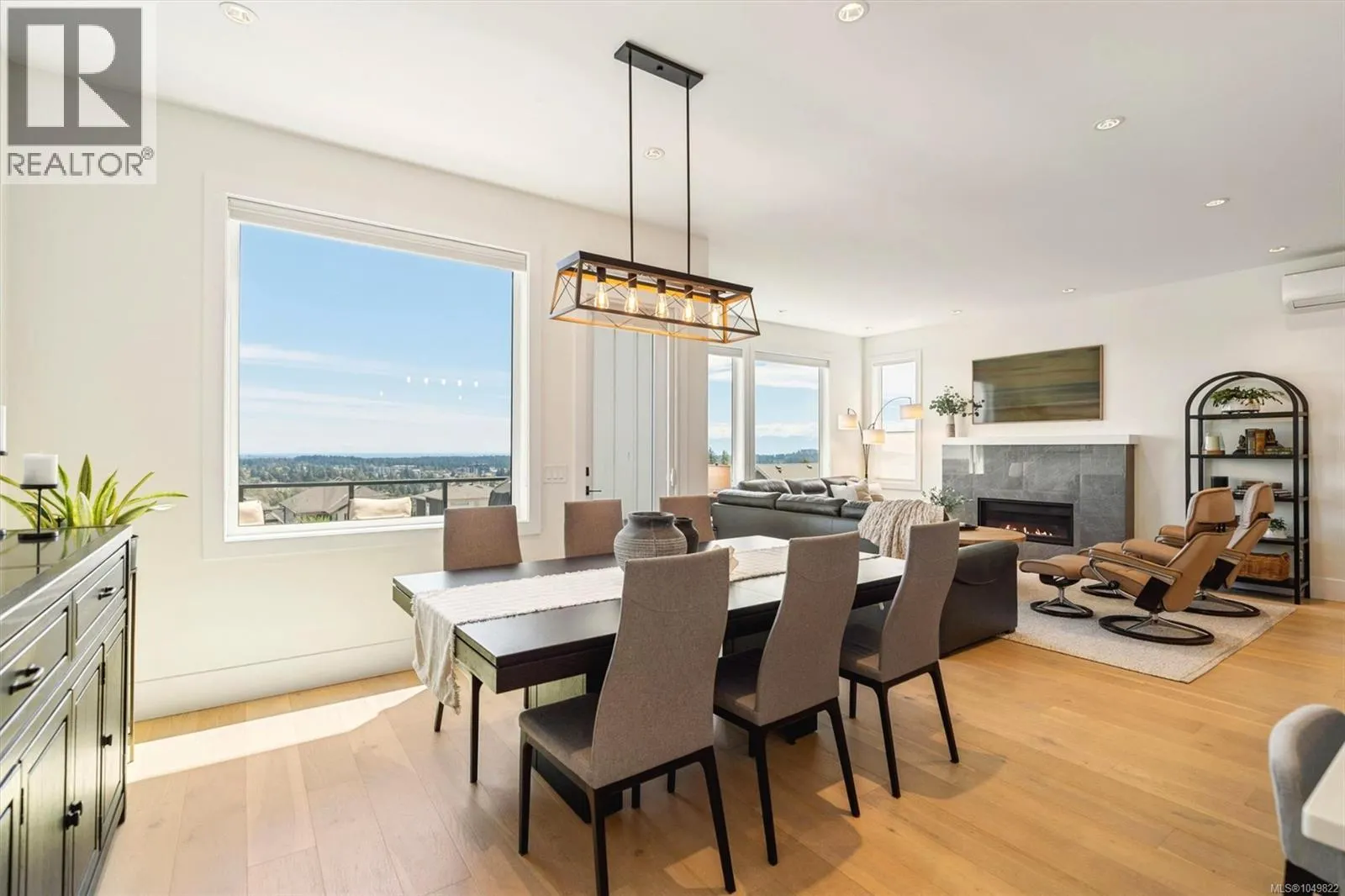 2423 Azurite Cres