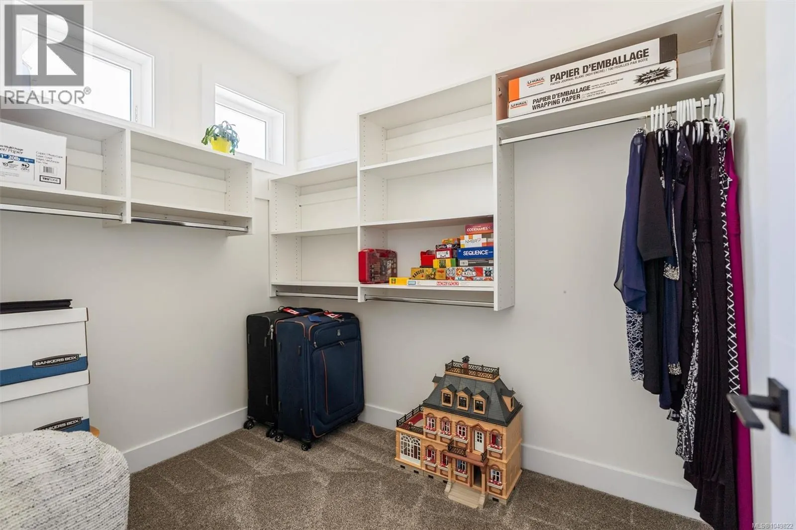 2423 Azurite Cres
