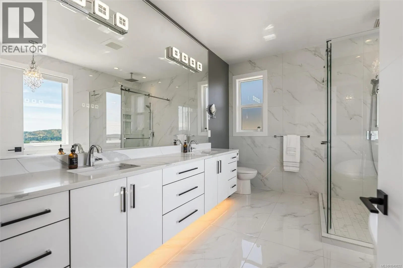 2423 Azurite Cres