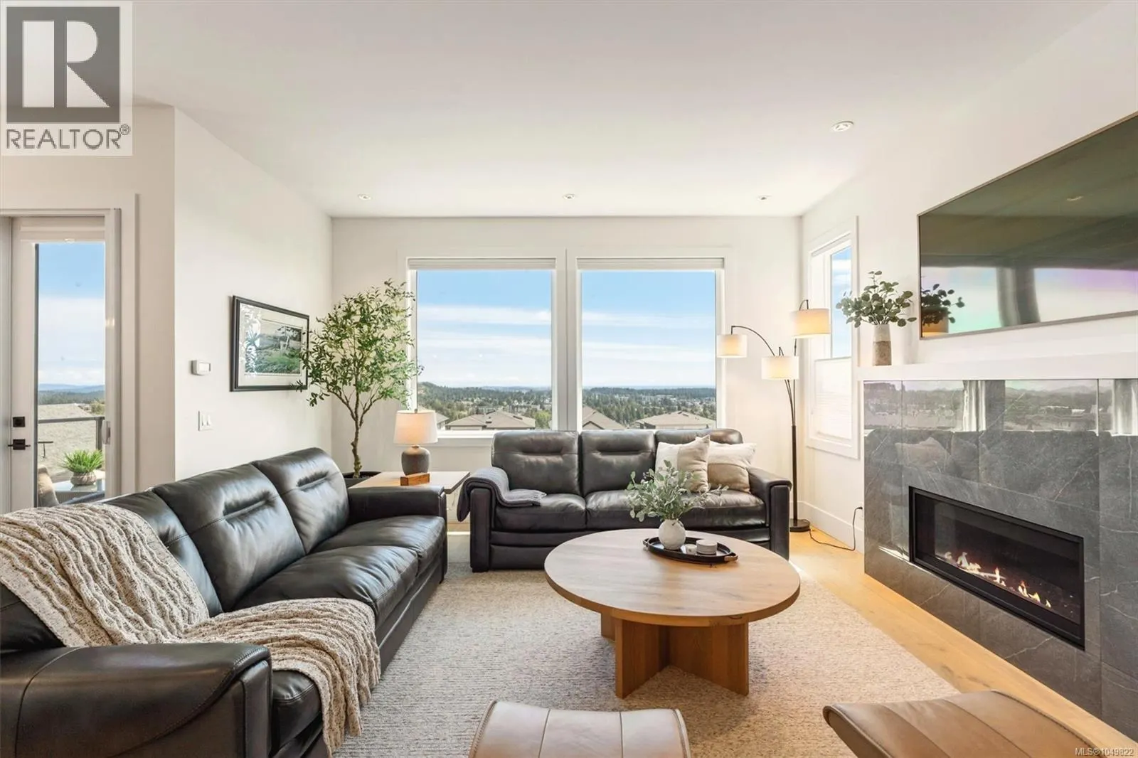 2423 Azurite Cres