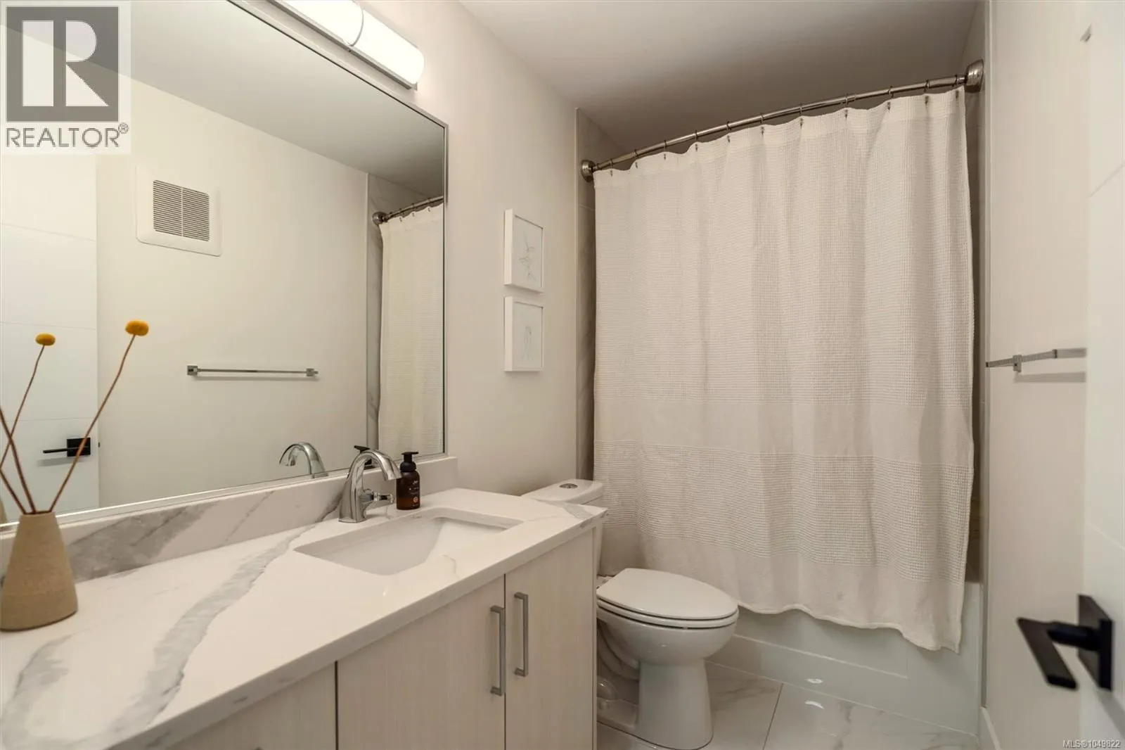 2423 Azurite Cres