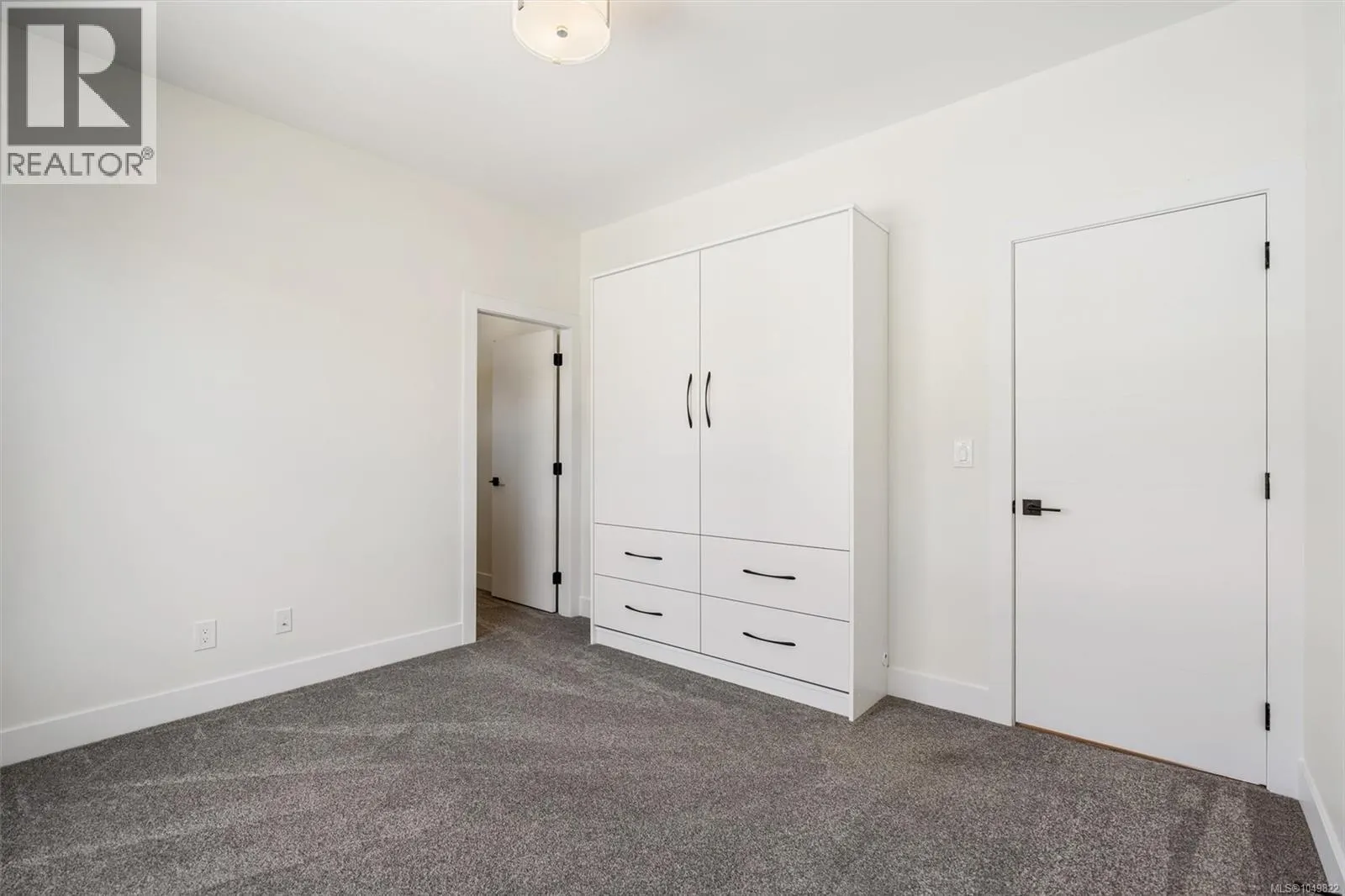 2423 Azurite Cres
