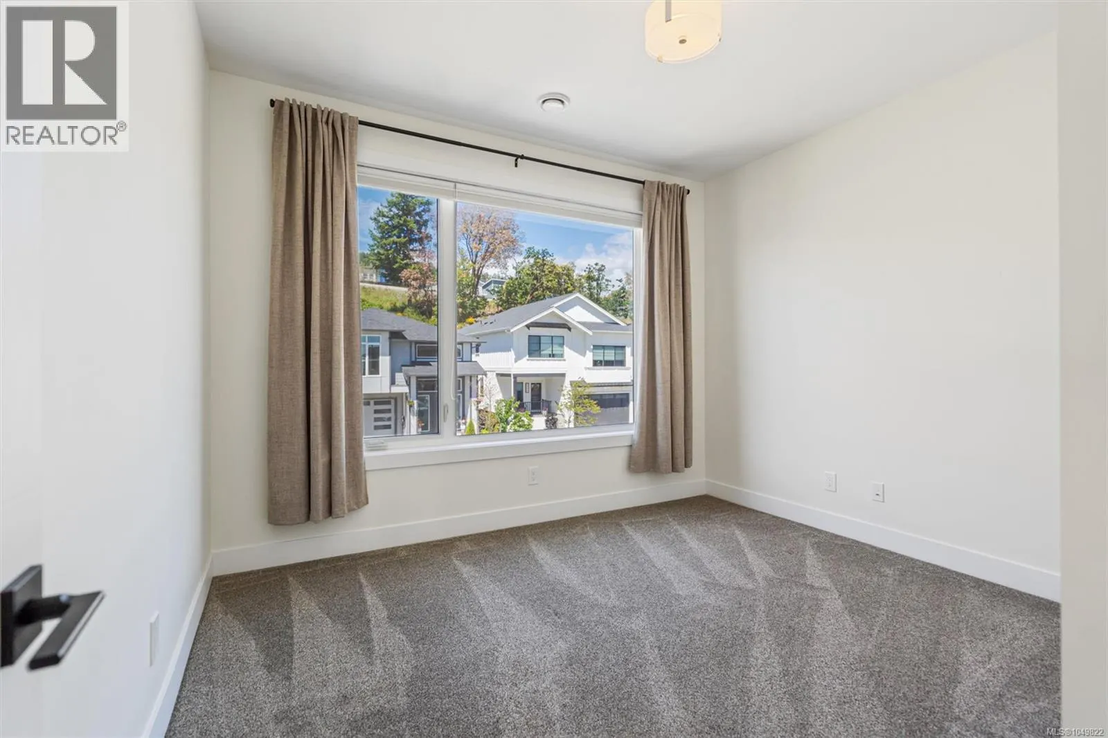 2423 Azurite Cres