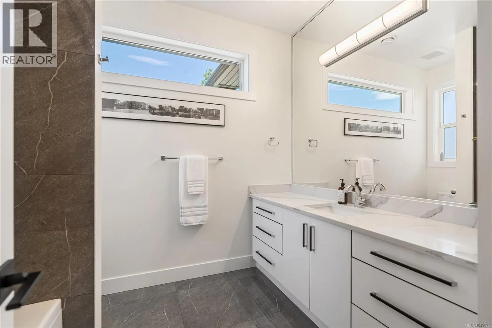 2423 Azurite Cres