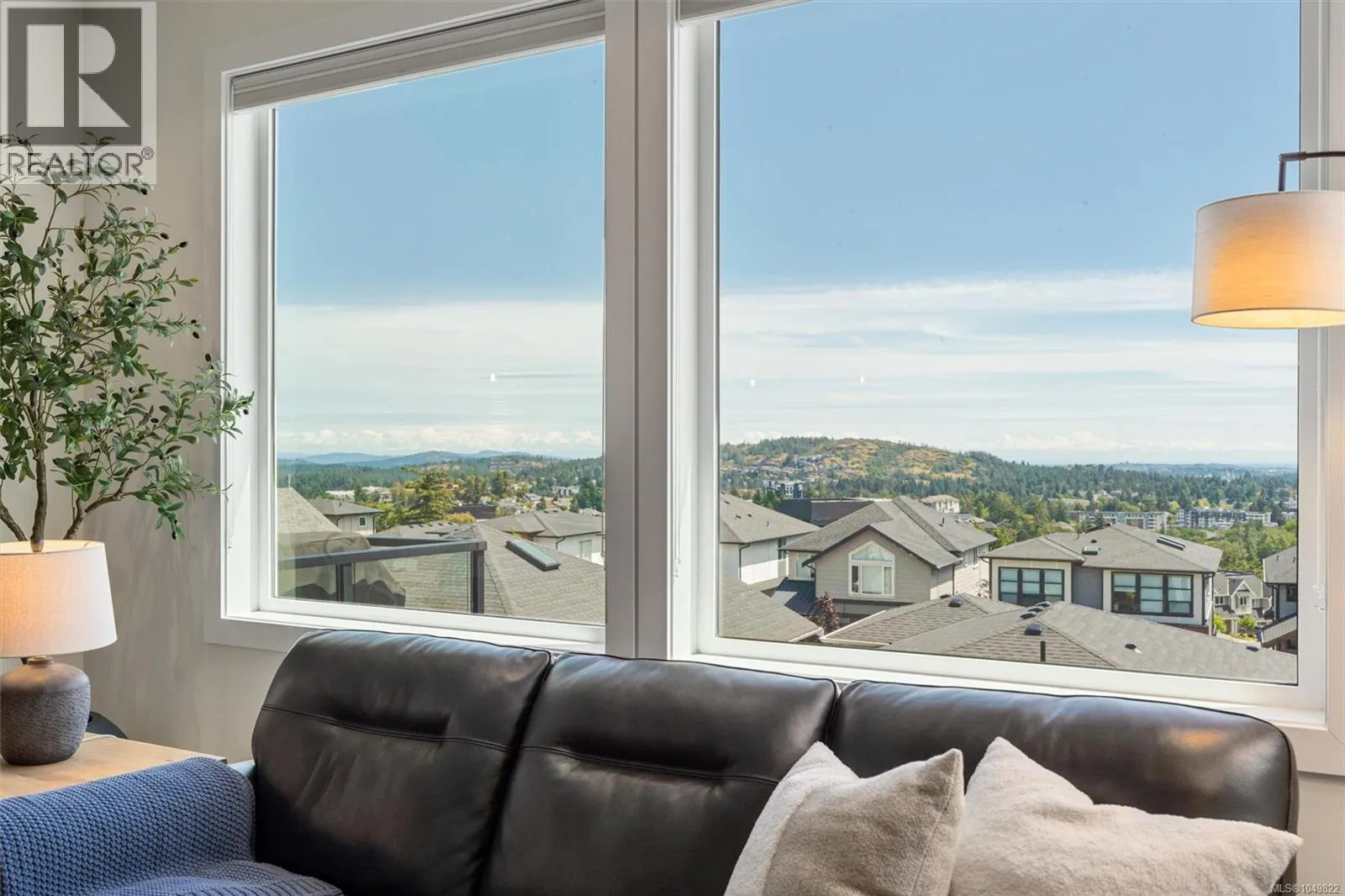 2423 Azurite Cres