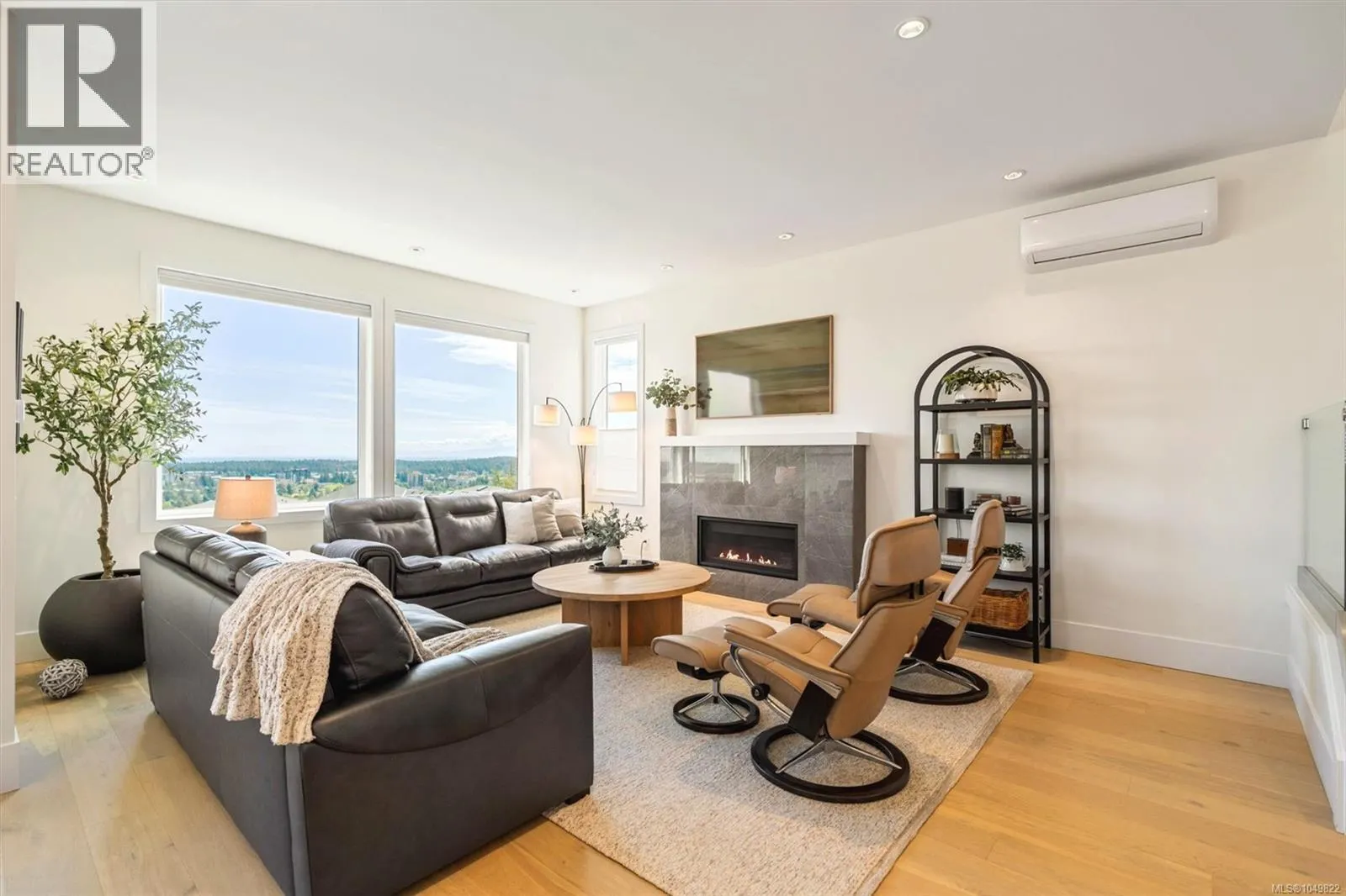 2423 Azurite Cres