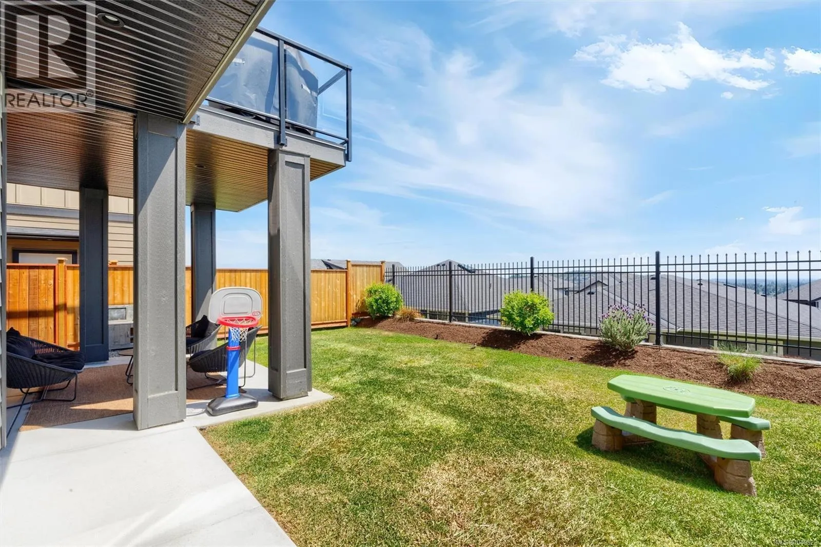 2423 Azurite Cres
