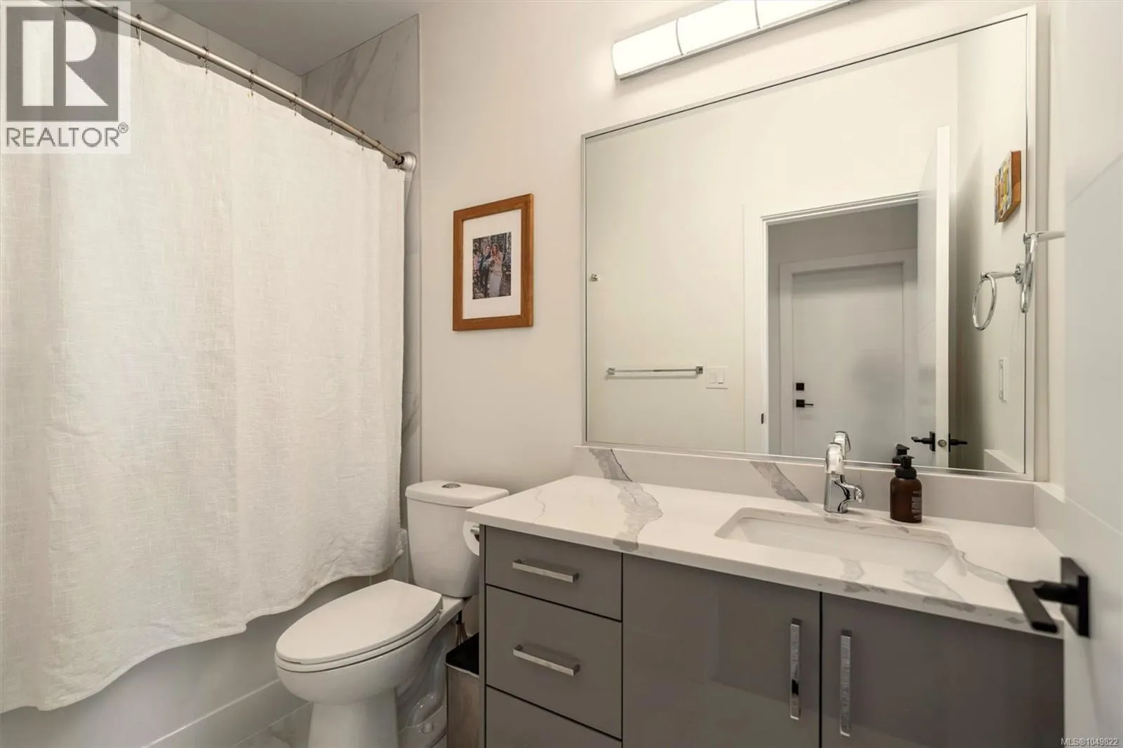 2423 Azurite Cres