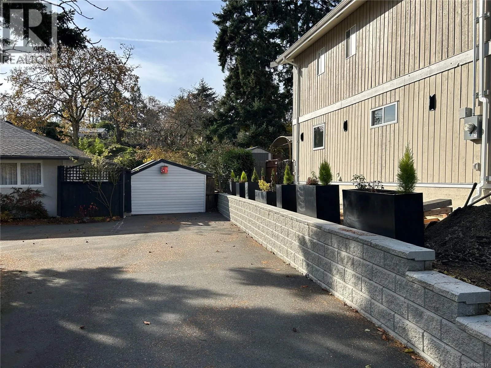 886 Cunningham Rd