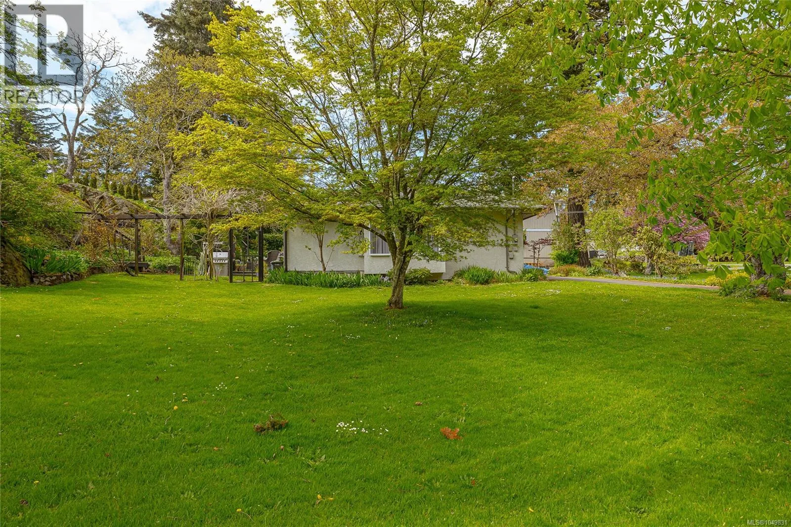 886 Cunningham Rd