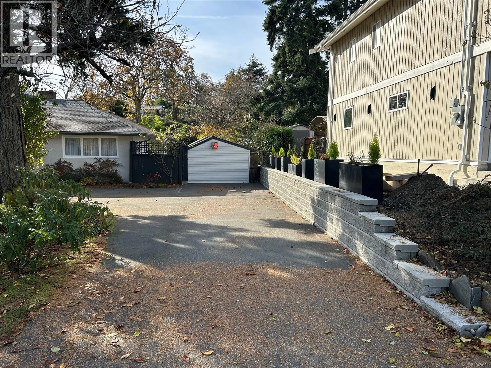 886 Cunningham Rd