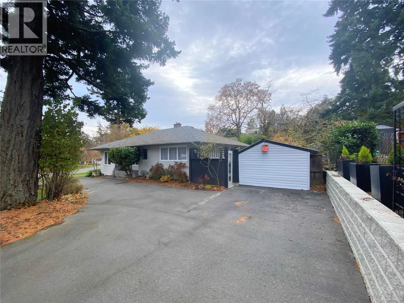 886 Cunningham Rd