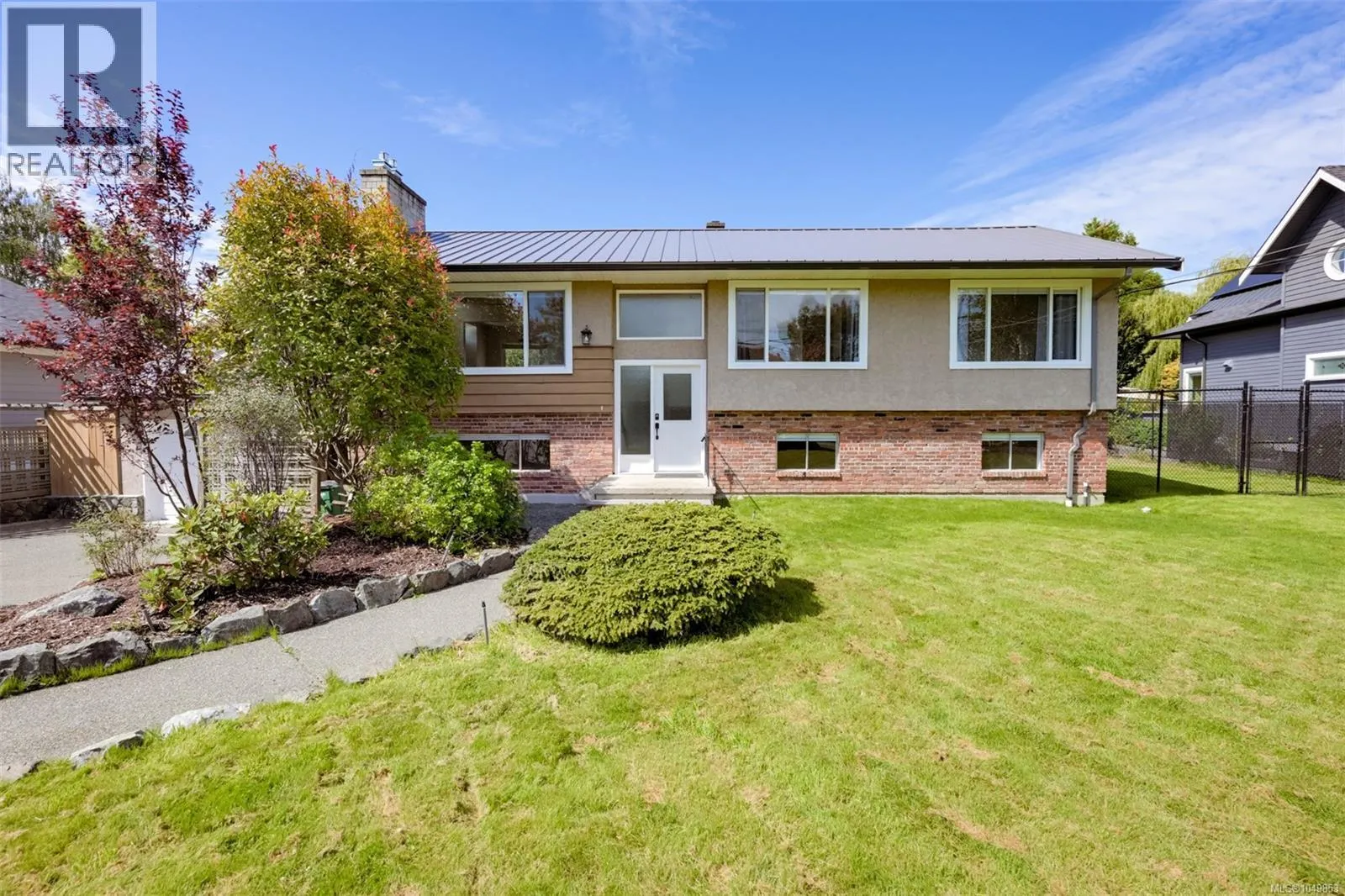 5348 Parker Ave