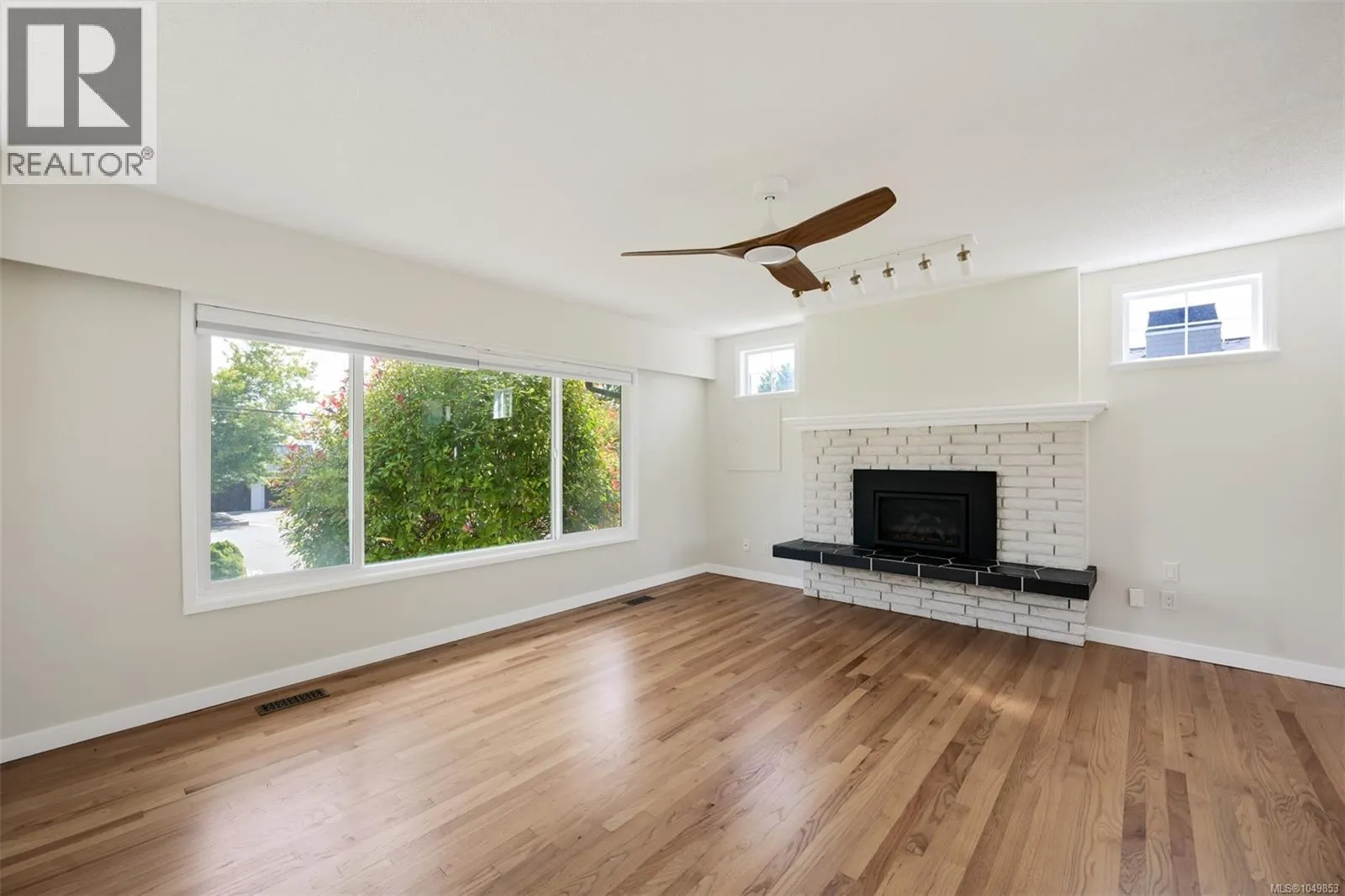 5348 Parker Ave