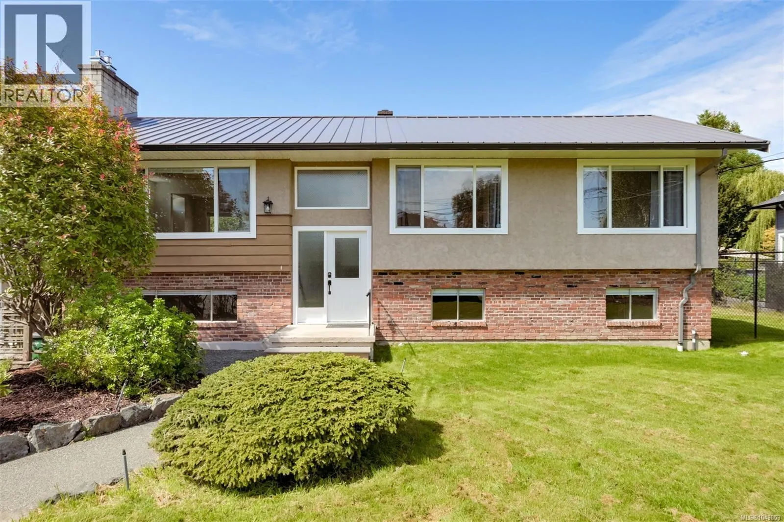 5348 Parker Ave