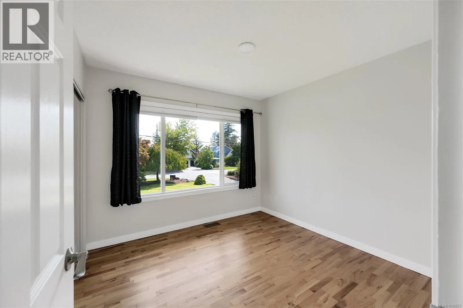 5348 Parker Ave