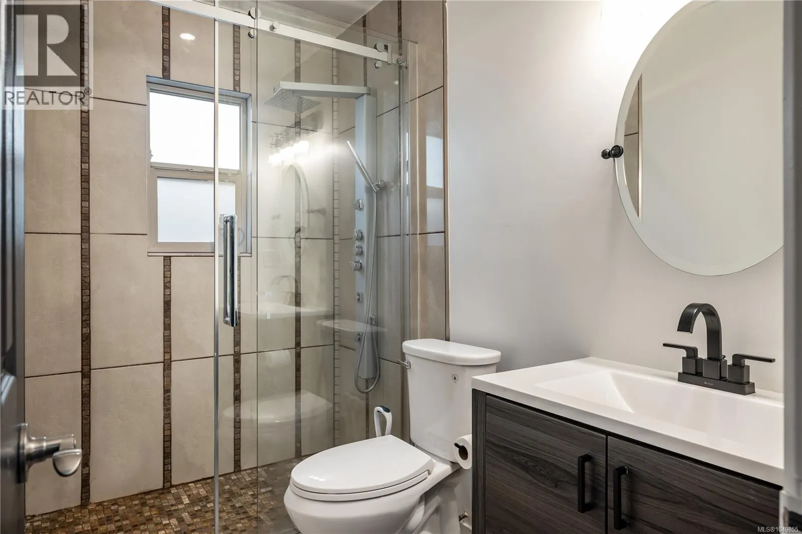 2206/2204 Petersen Pl