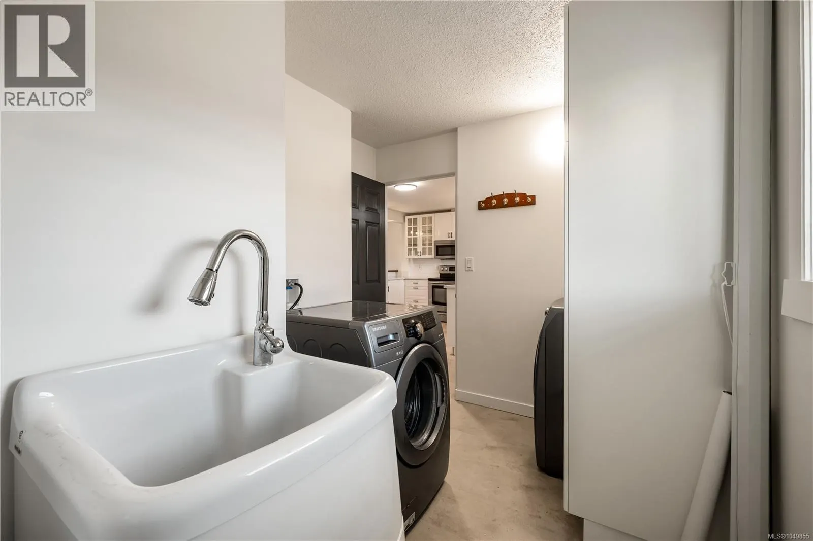 2206/2204 Petersen Pl