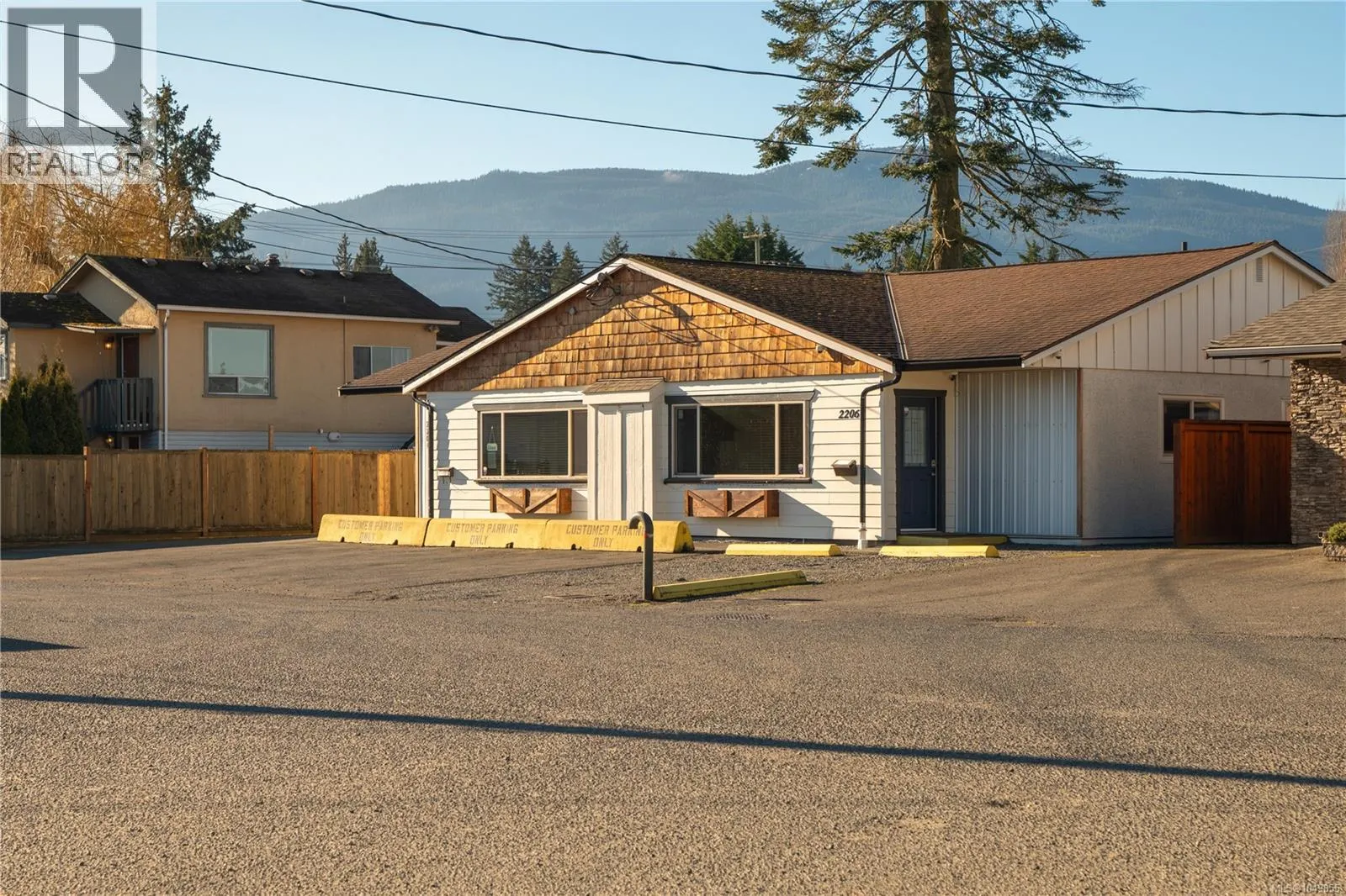 2206/2204 Petersen Pl