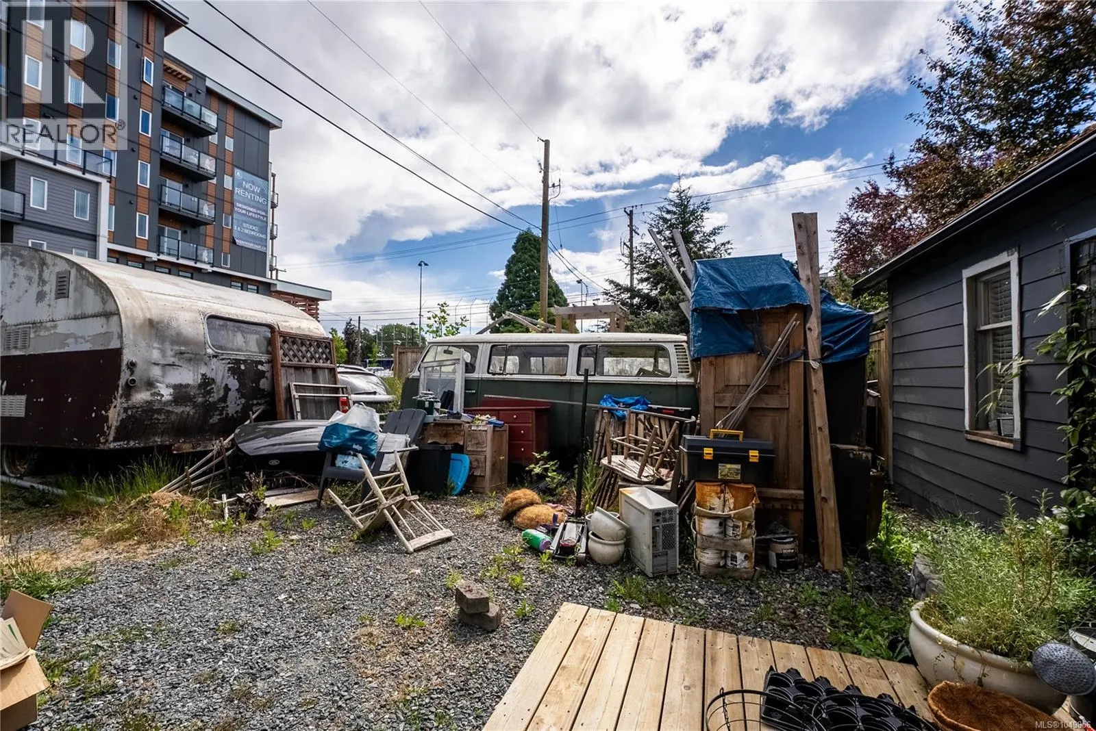 1011 Costin Ave
