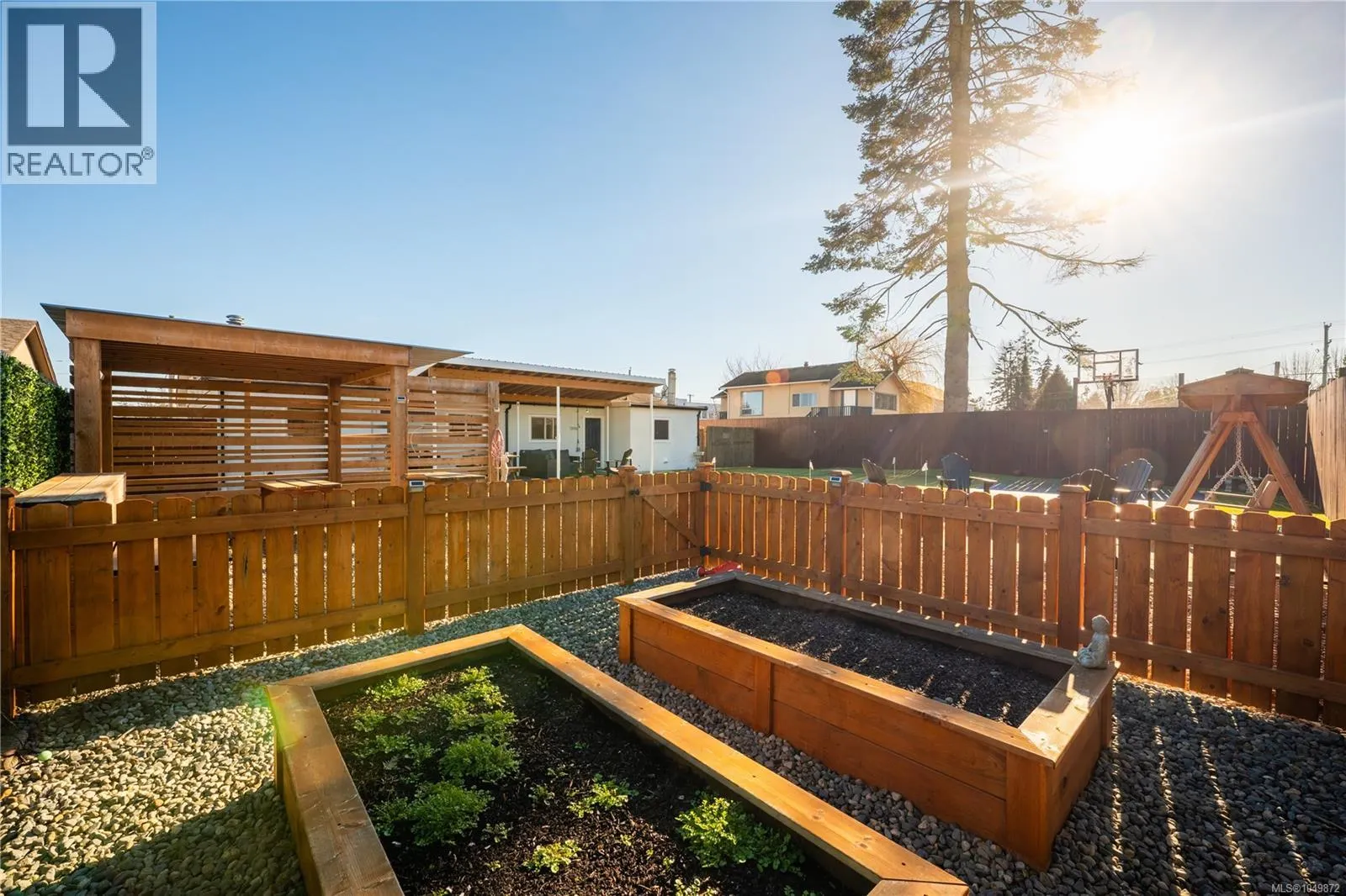 2204/2206 Petersen Pl