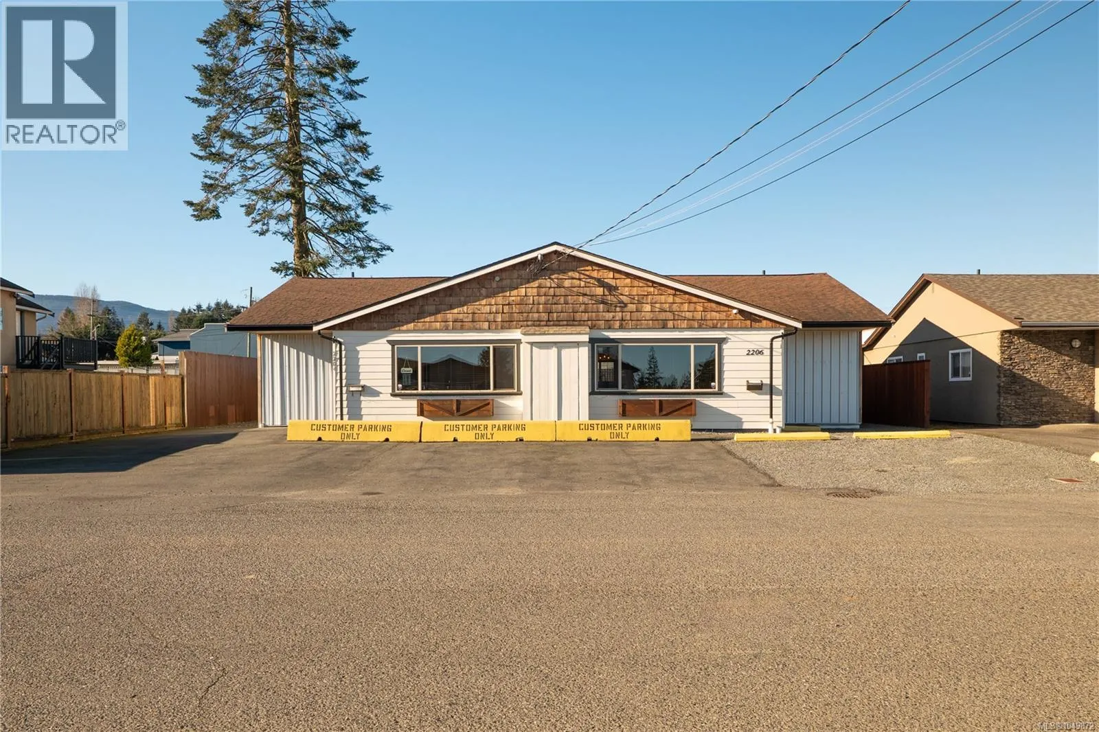 2204/2206 Petersen Pl