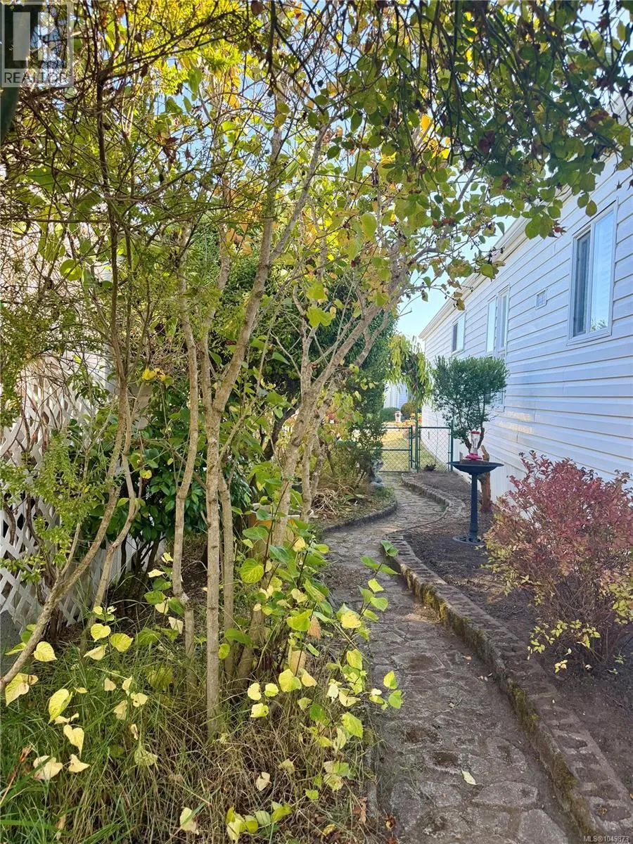 88 7583 Central Saanich Rd