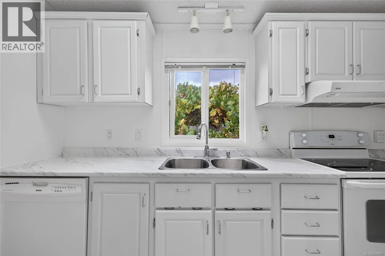 88 7583 Central Saanich Rd