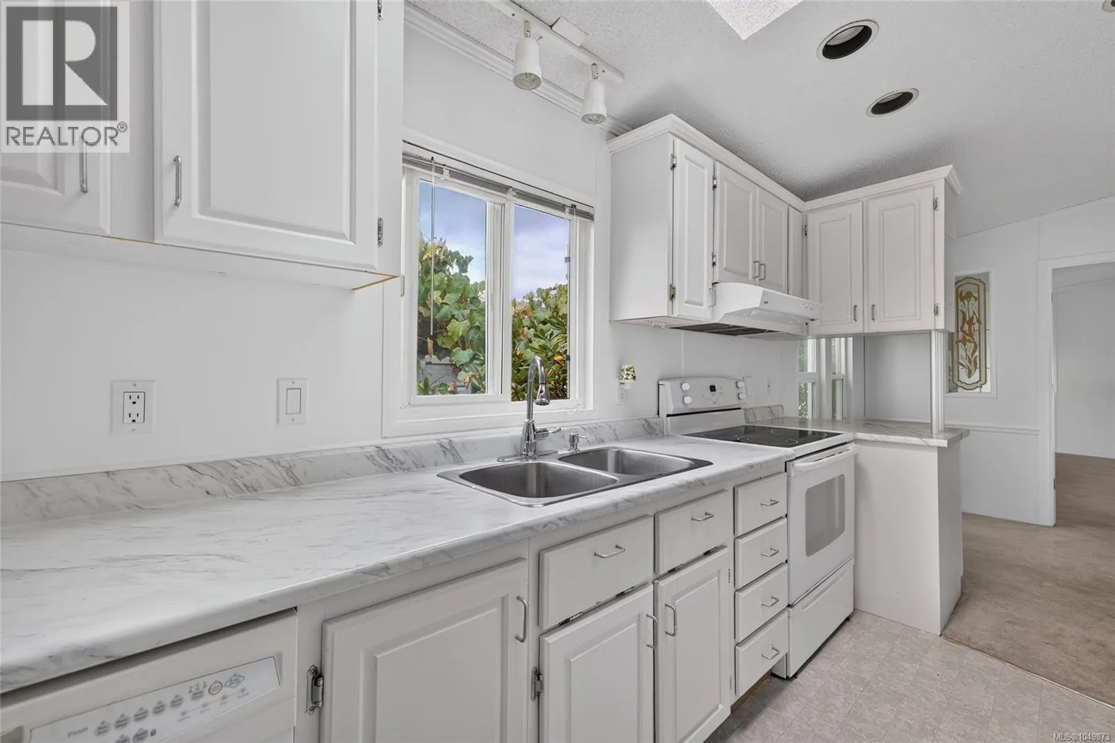 88 7583 Central Saanich Rd