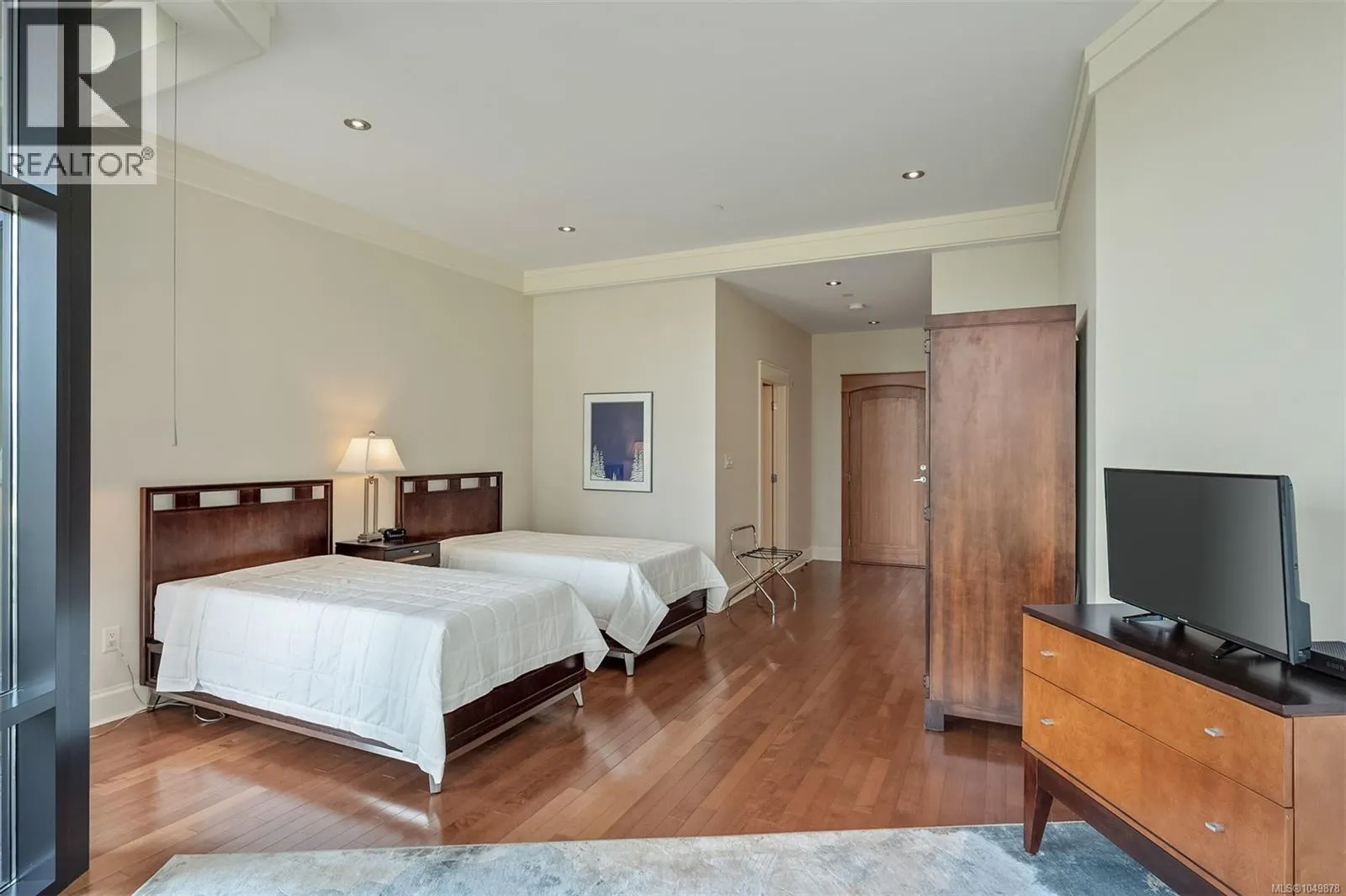 801 847 Dunsmuir Rd
