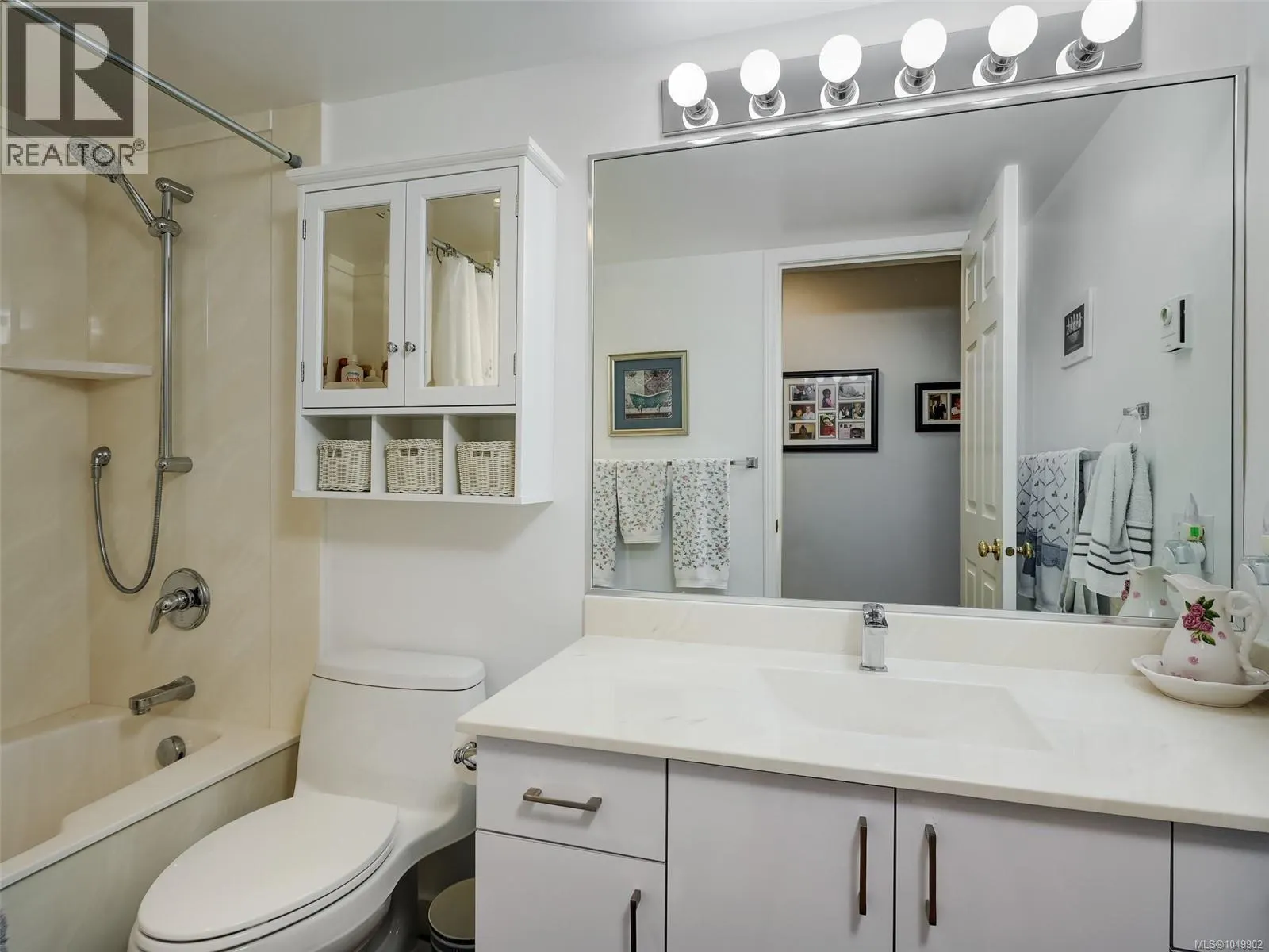 3105 2829 Arbutus Rd