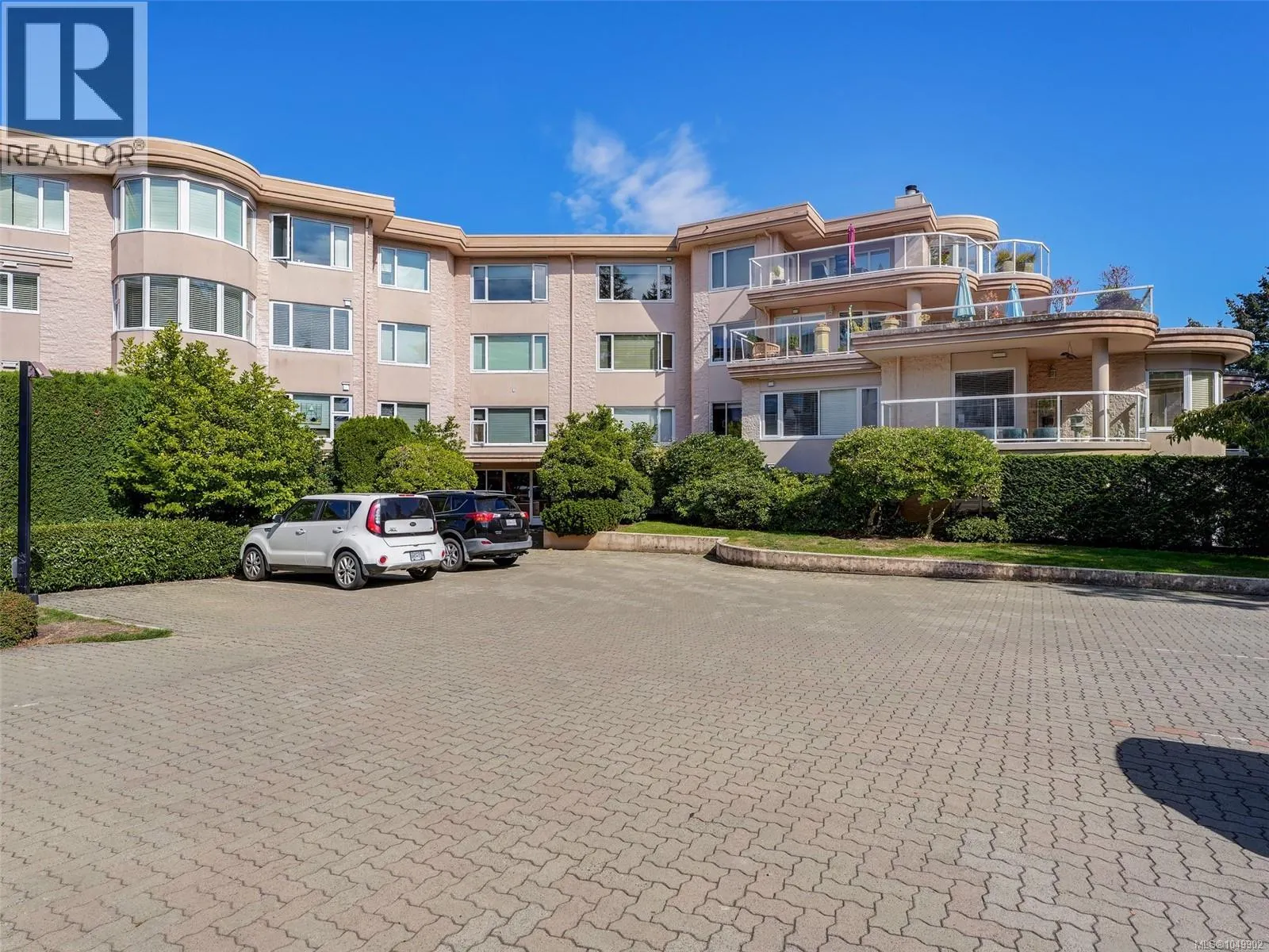 3105 2829 Arbutus Rd