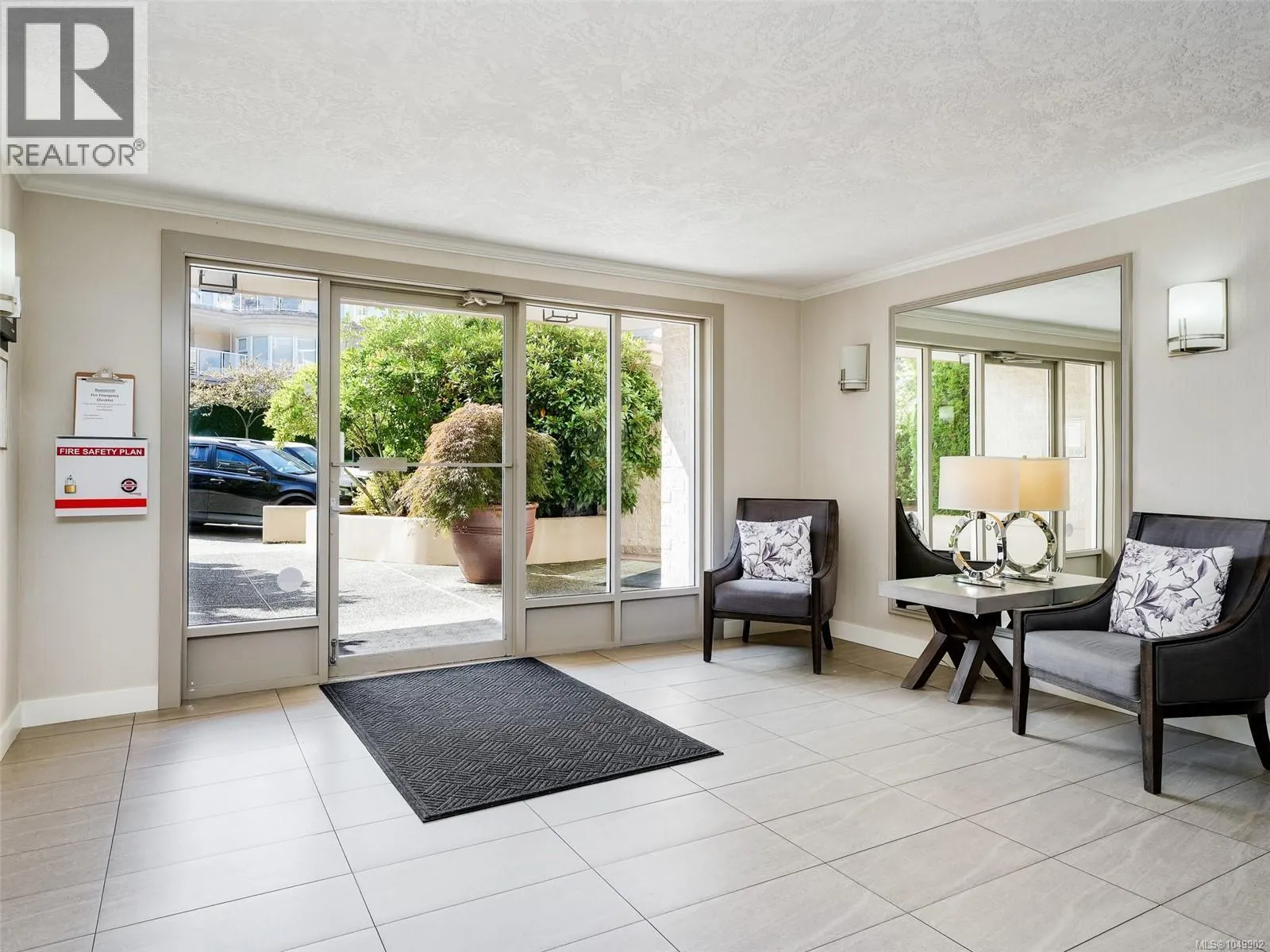 3105 2829 Arbutus Rd